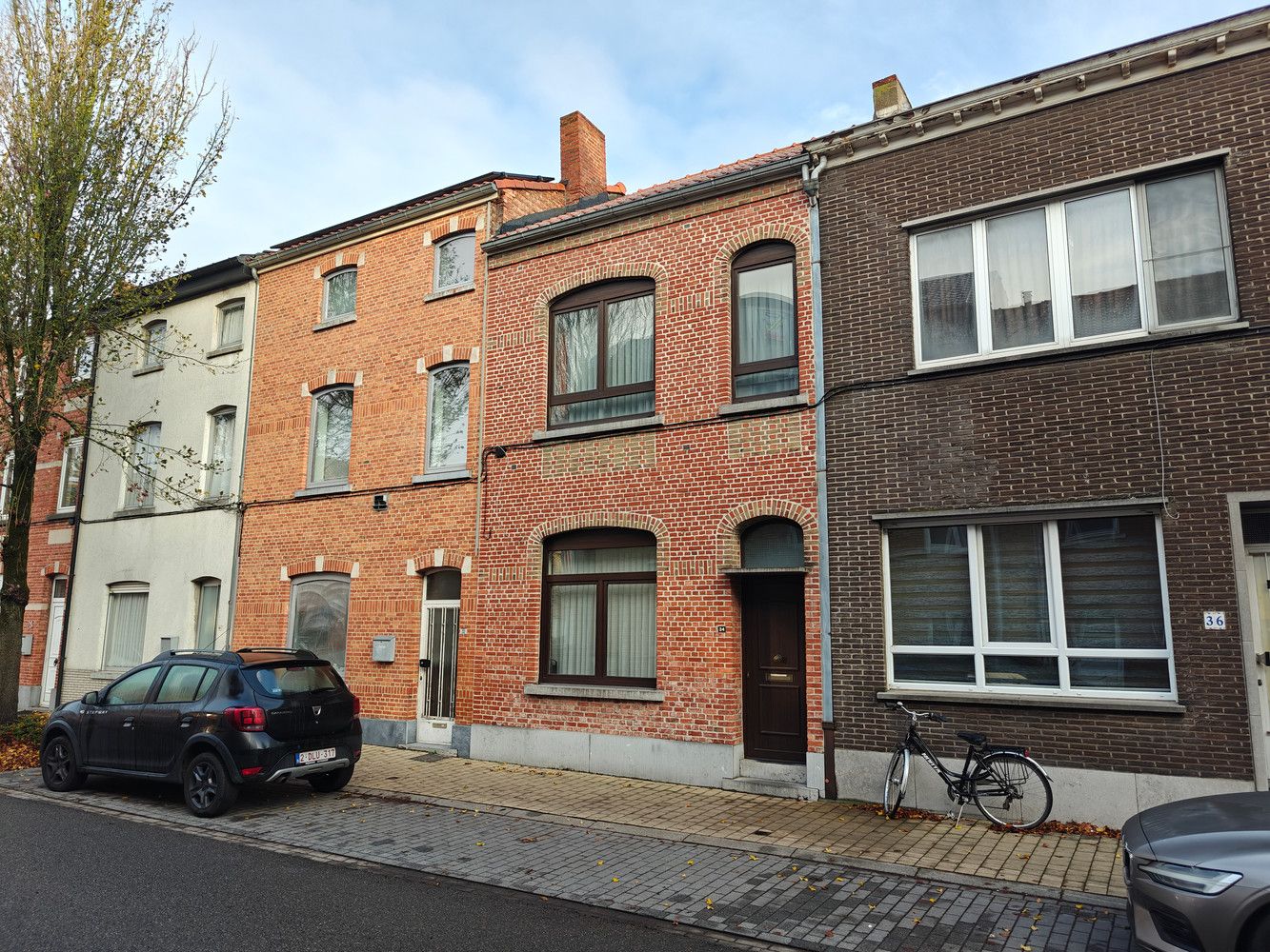 Hoofdfoto van de publicatie: Te renoveren rijwoning met 3 slaapkamers en leuke tuin