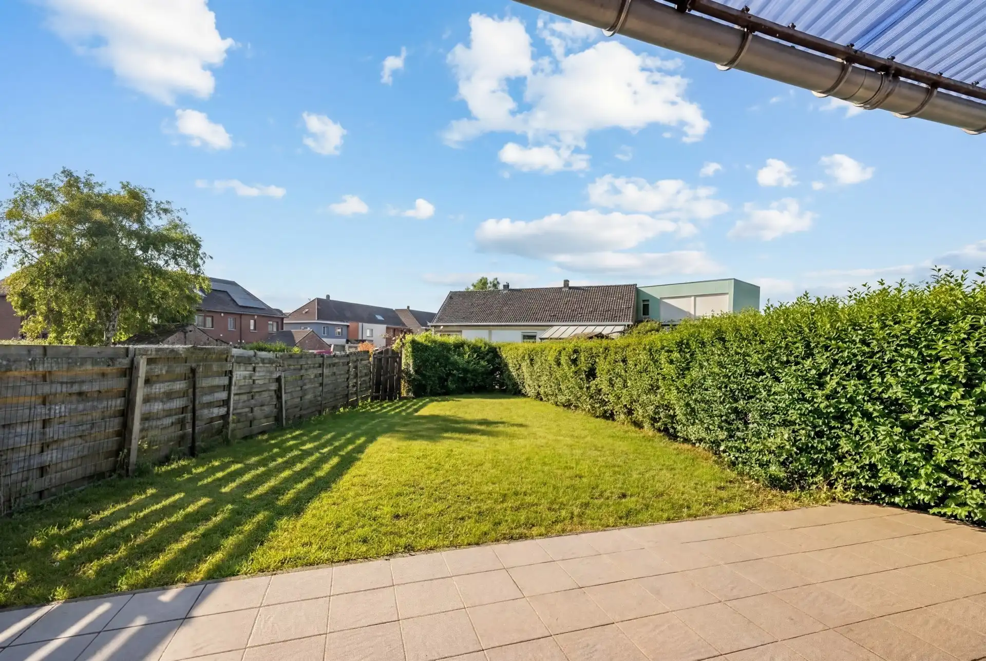 Instapklare woning met 2 slks, garage en tuin foto 16