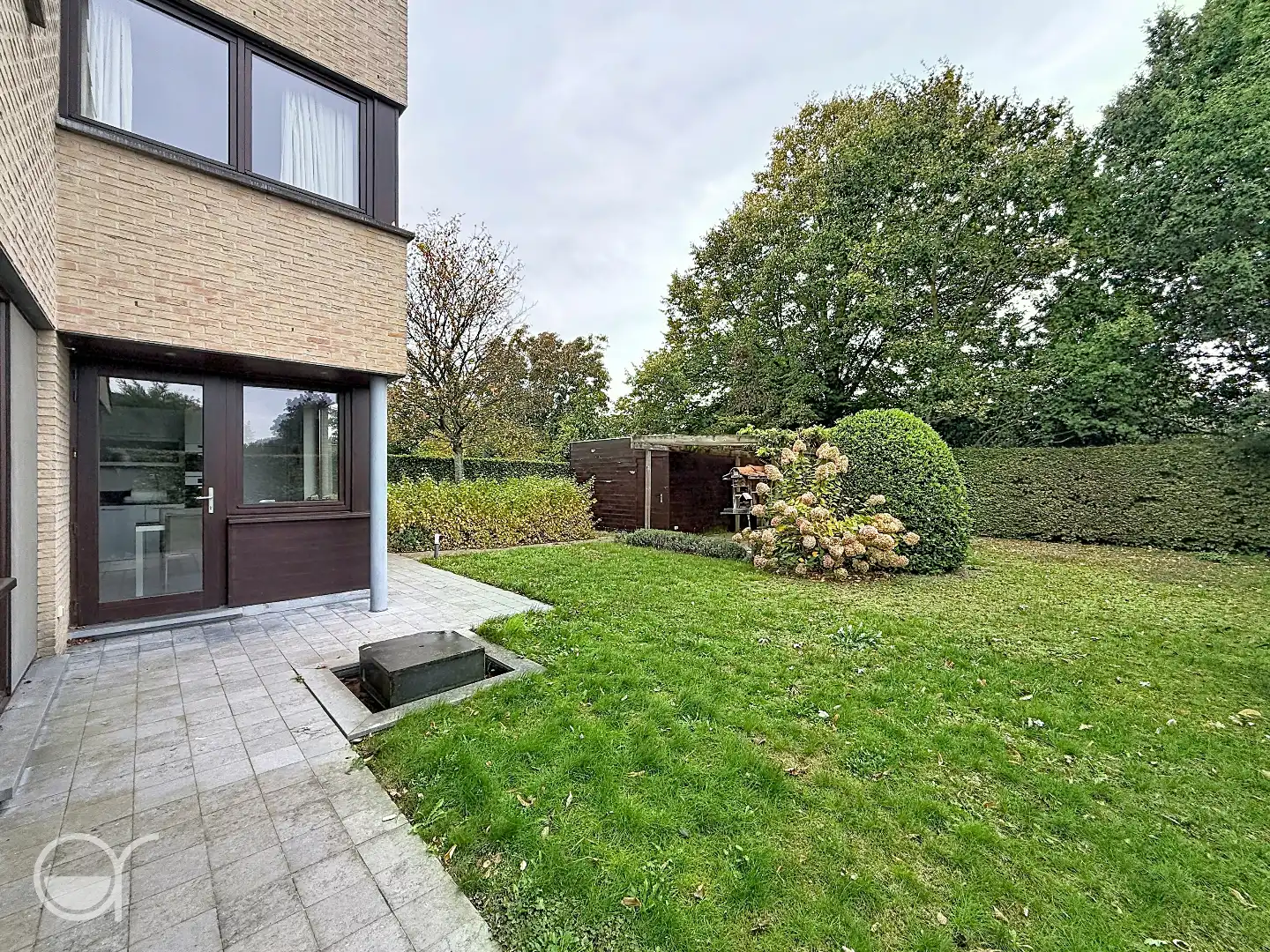 Ruime alleenstaande woning met 4 slaapkamers, 2 badkamers, dressing en mooie tuin in Merelbeke foto 9