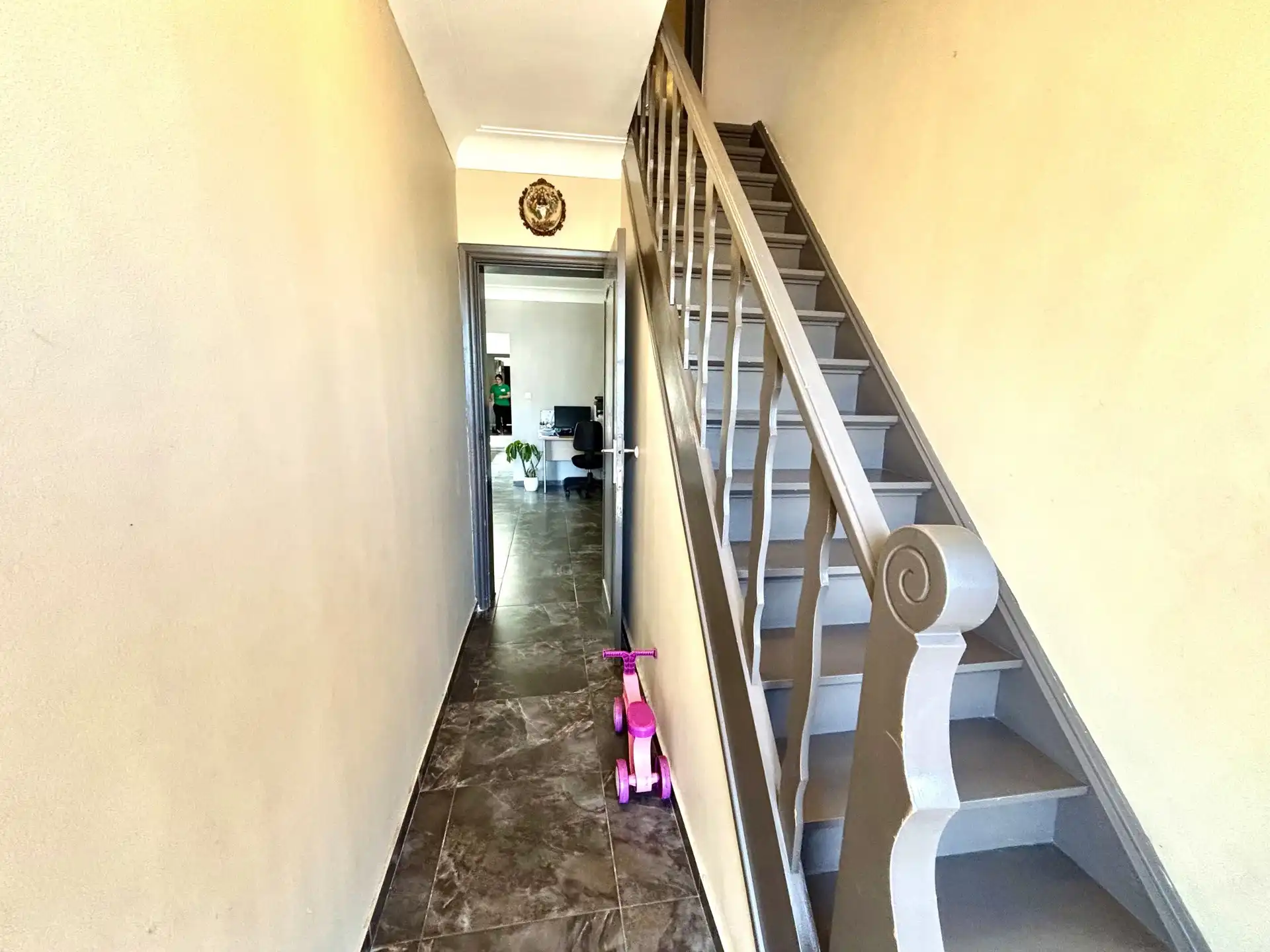 Instapklare halfopen bebouwing met 4 slaapkamers, garage en zonnige tuin foto 4