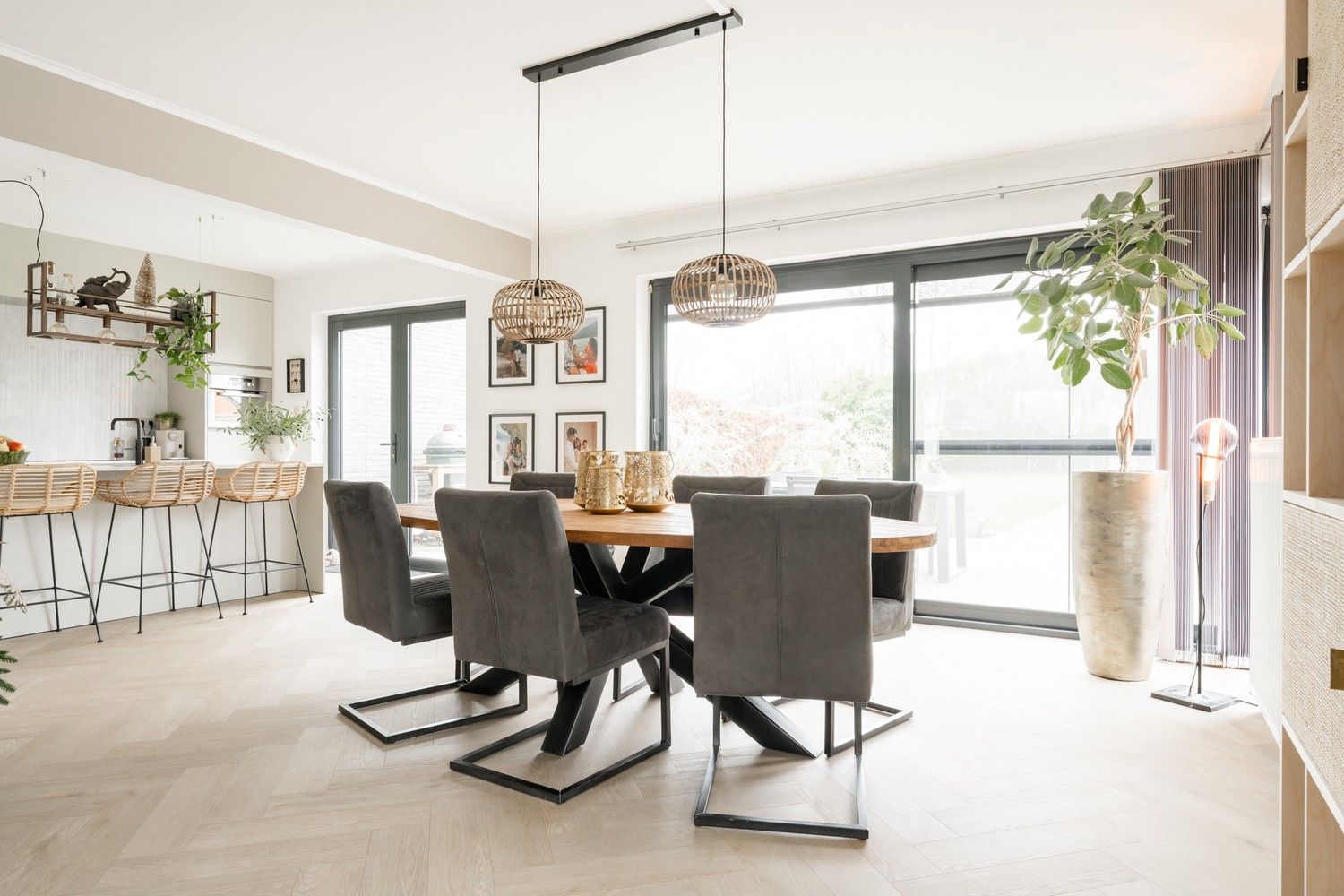 Moderne gezinswoning met 4 SLK op een ruim perceel van 894m² op een top locatie te Lommel foto 7