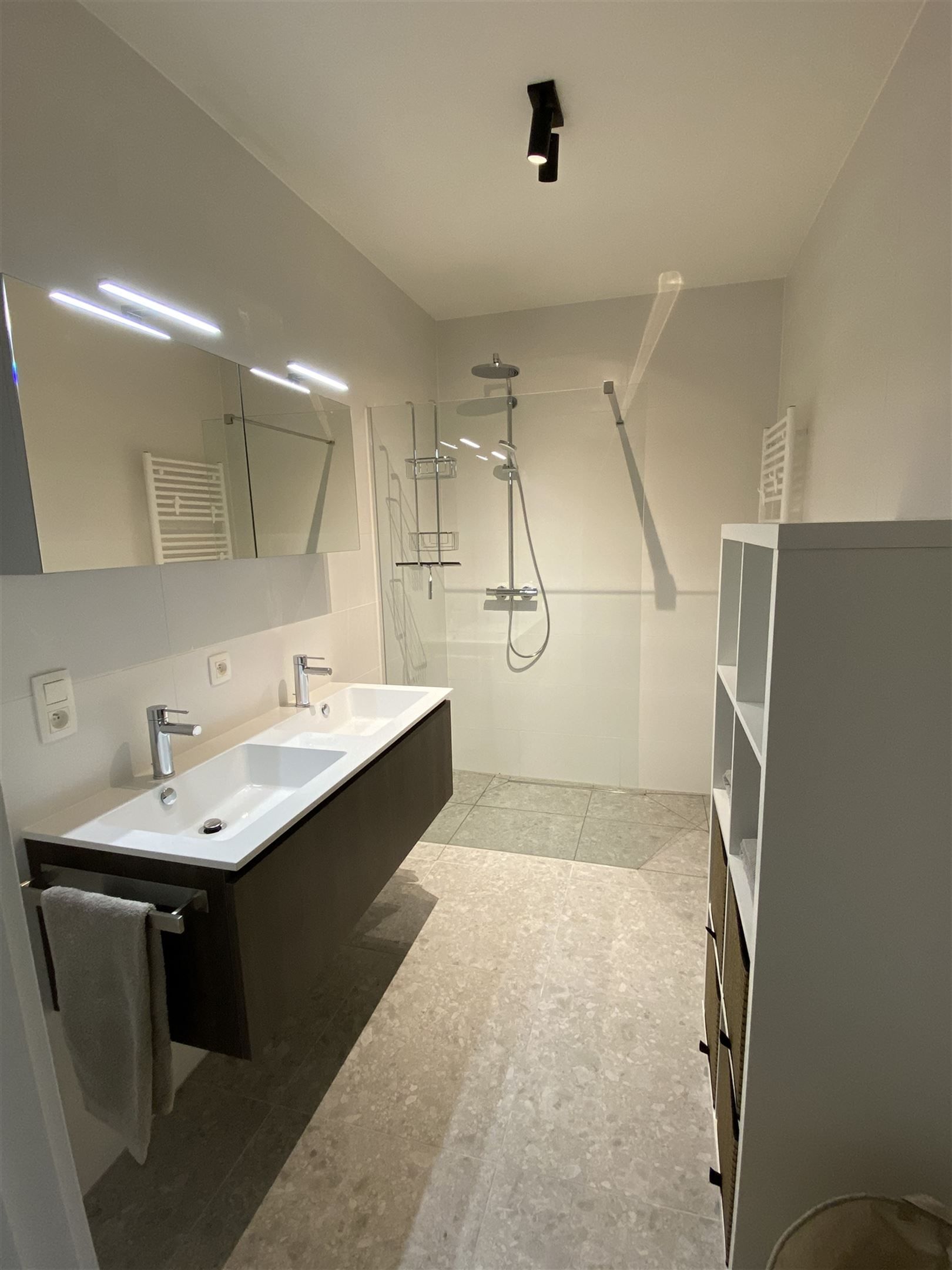 Luxe gemeubeld 2slaapkamerappatement met terras & parking! foto 12