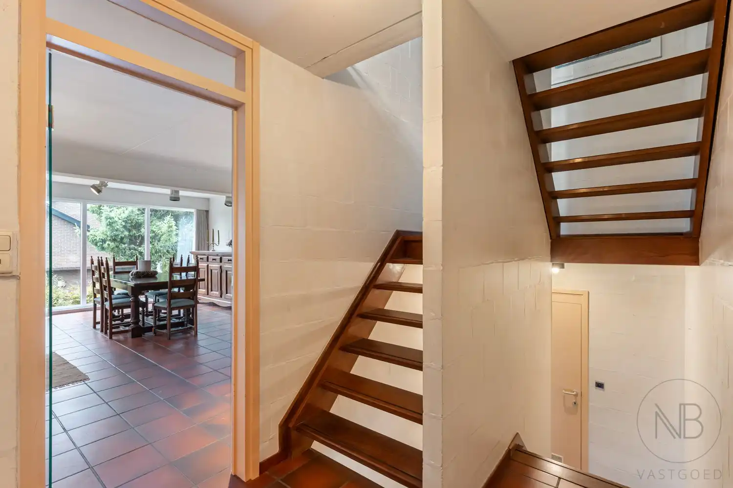 Pand met vergunde praktijkruimte, woonst, garage en carport in Opglabbeek foto 20