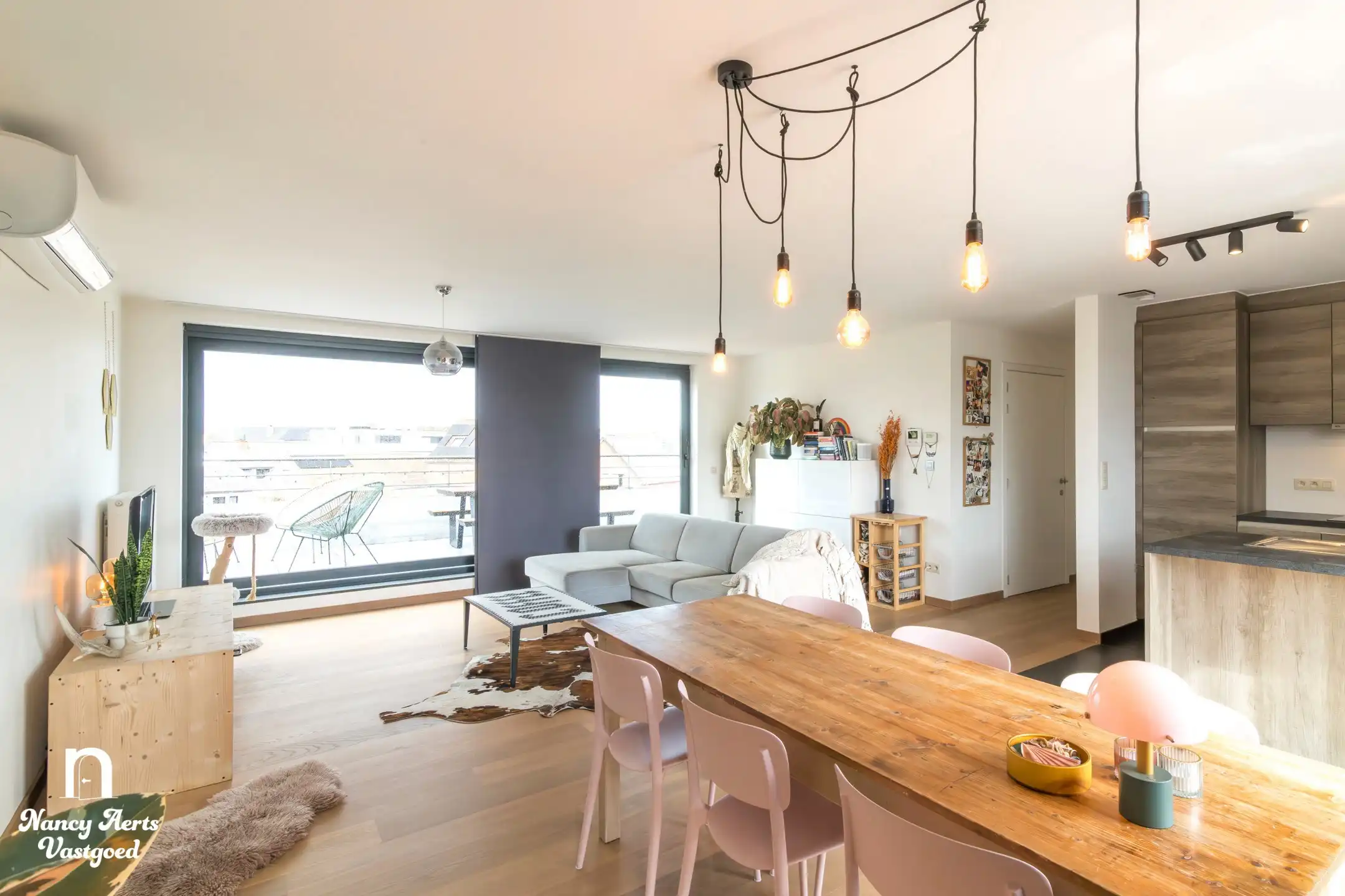 Lichtrijk penthouse met groot rondom terras en 2 parkings foto 3