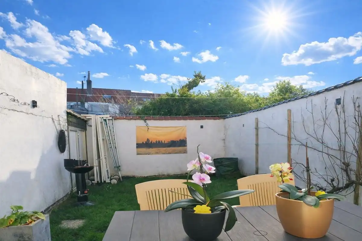 Instapklare gezinswoning met dubbele garage en zuidgerichte tuin nabij Oostende foto 3
