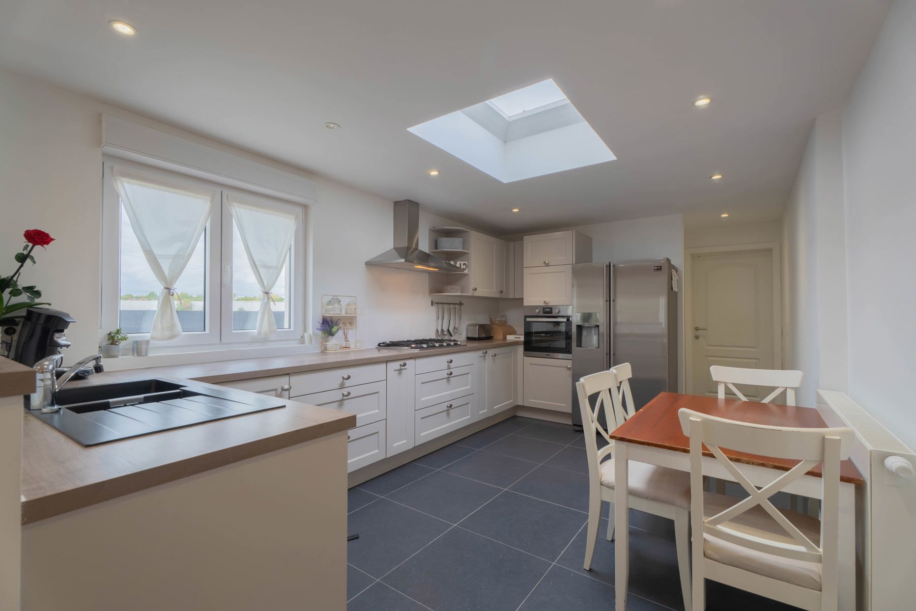 Rustig gelegen gezinswoning met zonnige tuin foto 3