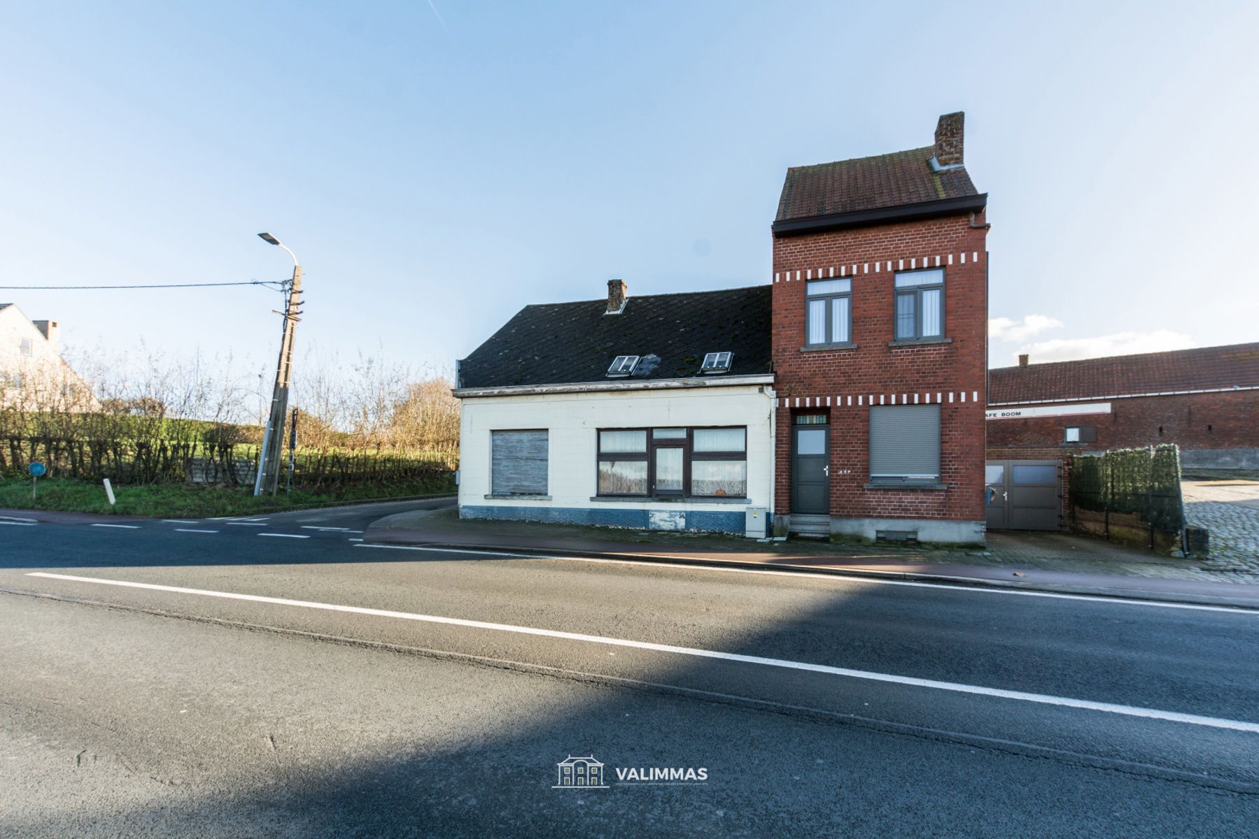 Te renoveren hoekwoning met koer en garage... foto 3