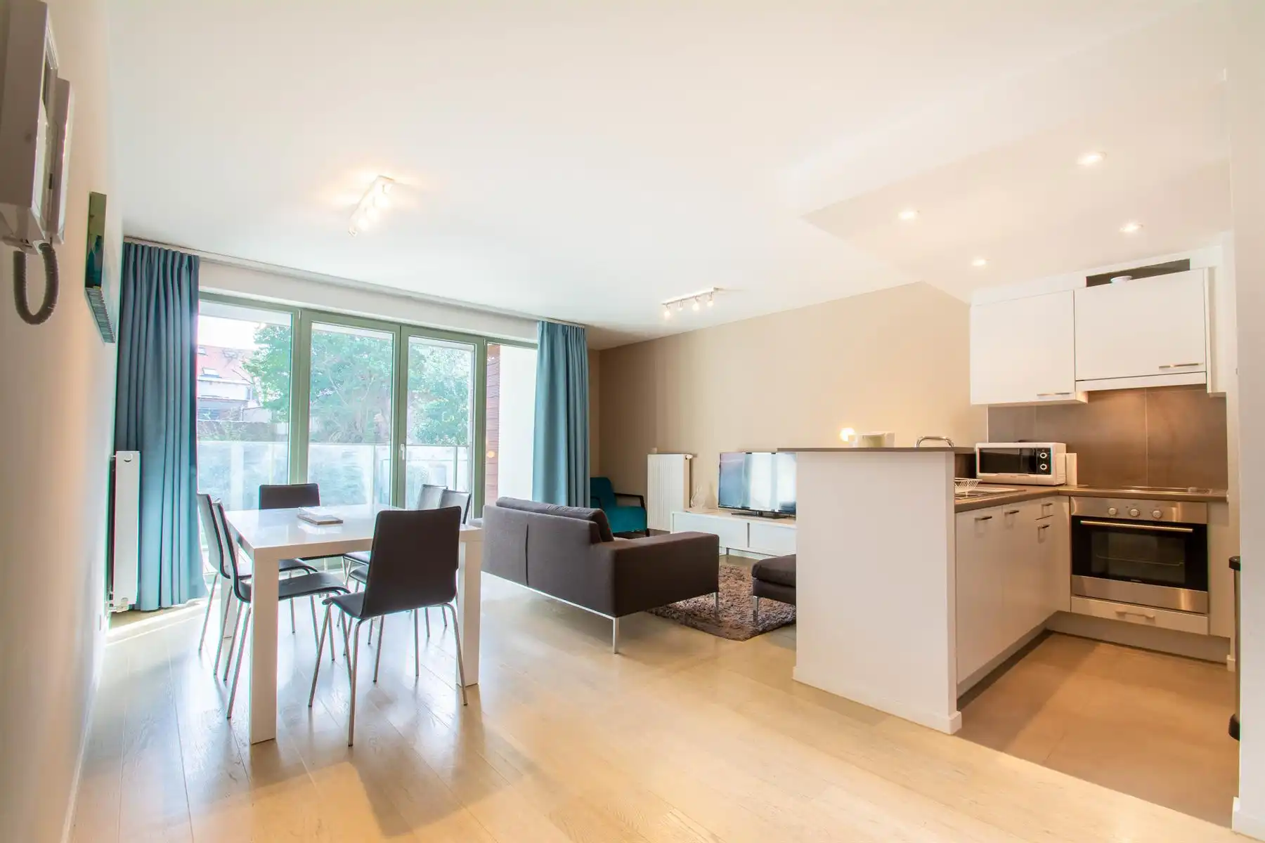 Prachtig appartement - 2 kamers met terras foto 4