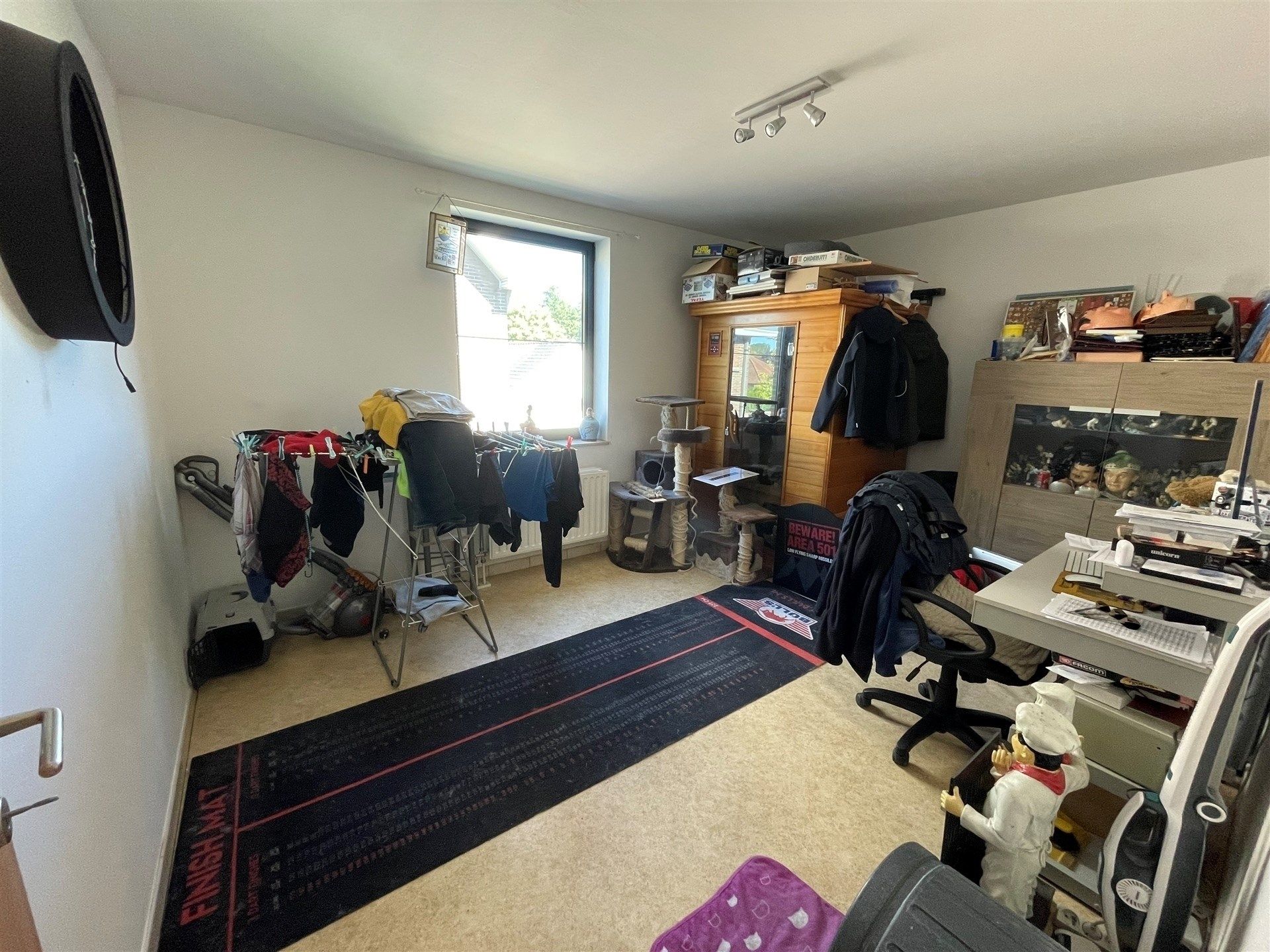 Gunstig gelegen 2 slaapkamer duplex appartement met garage.  foto 11