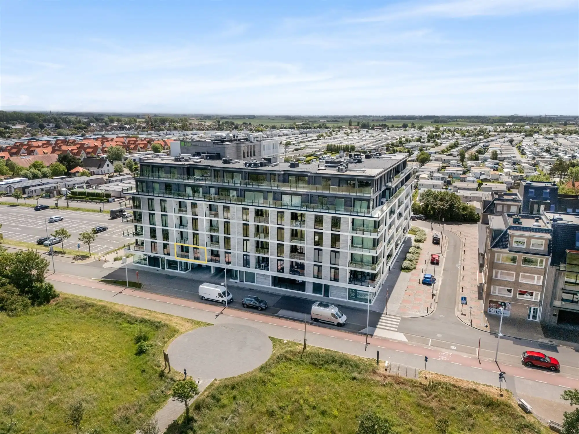 Luxueus (quasi nieuw) appartement vlakbij het strand!  foto 27