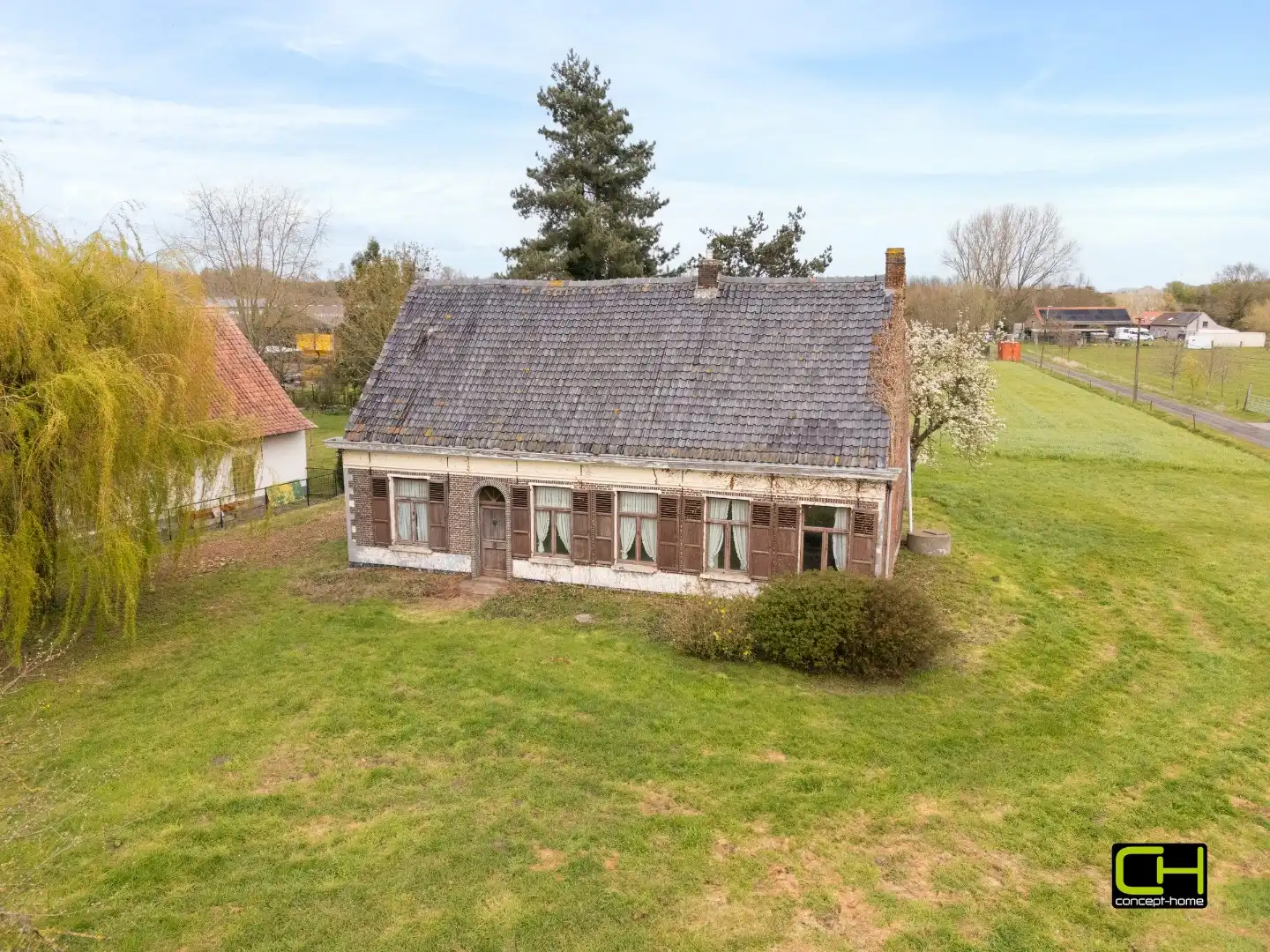 Karaktervolle hoeve met uitzonderlijk renovatiepotentieel op ruim perceel van 2.827 m² te Evergem foto 2