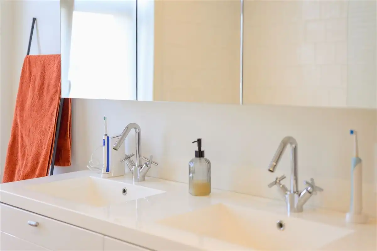 Instapklare woning van 2016 met mooi tuinperceel foto 12