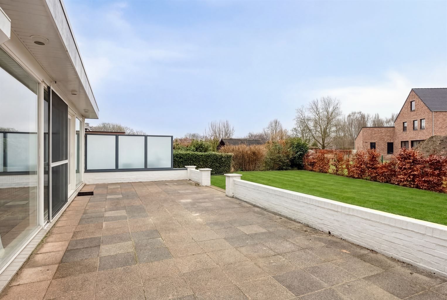 Vrijstaande woning met 3 slaapkamers, inpandige garage en een omheinde tuin, rustig gelegen nabij het centrum van Maaseik. foto 35