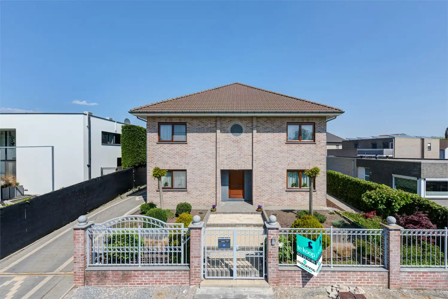 UNIEKE VILLA MET 6 SLAAPKAMERS EN 3 BADKAMERS IN VELDWEZELT foto {{pictureIndex}}