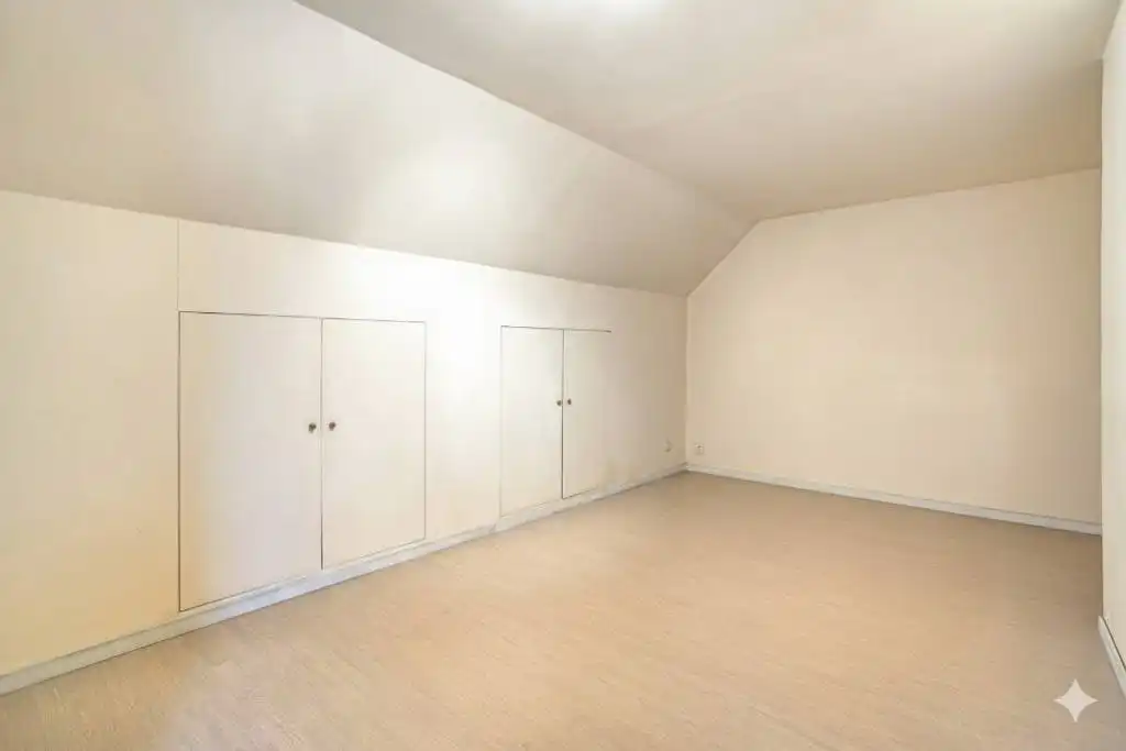 Instapklaar huis met ruime tuin te koop in het landelijke Aarsele foto 9