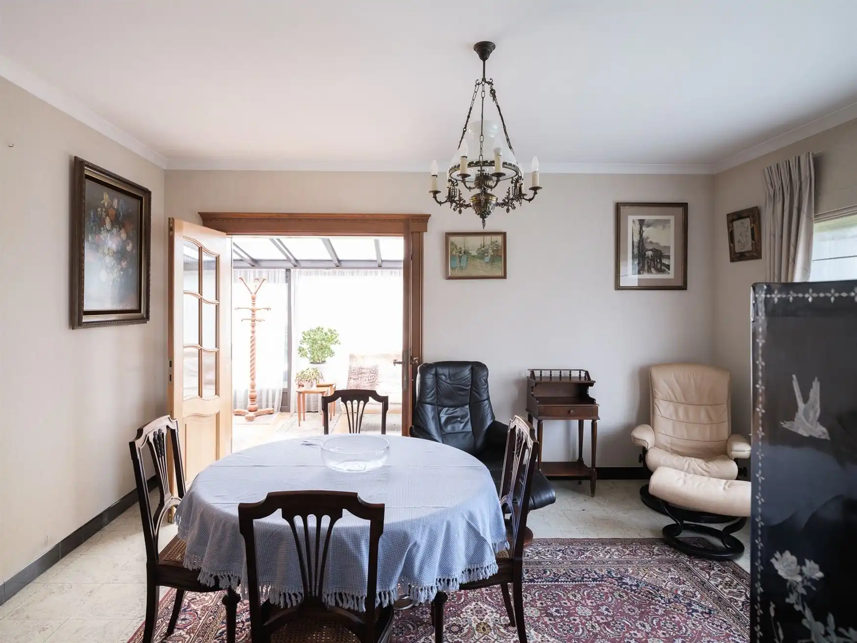 Ruime gezinswoning met vier slaapkamers en tuin in Drongen. foto 11