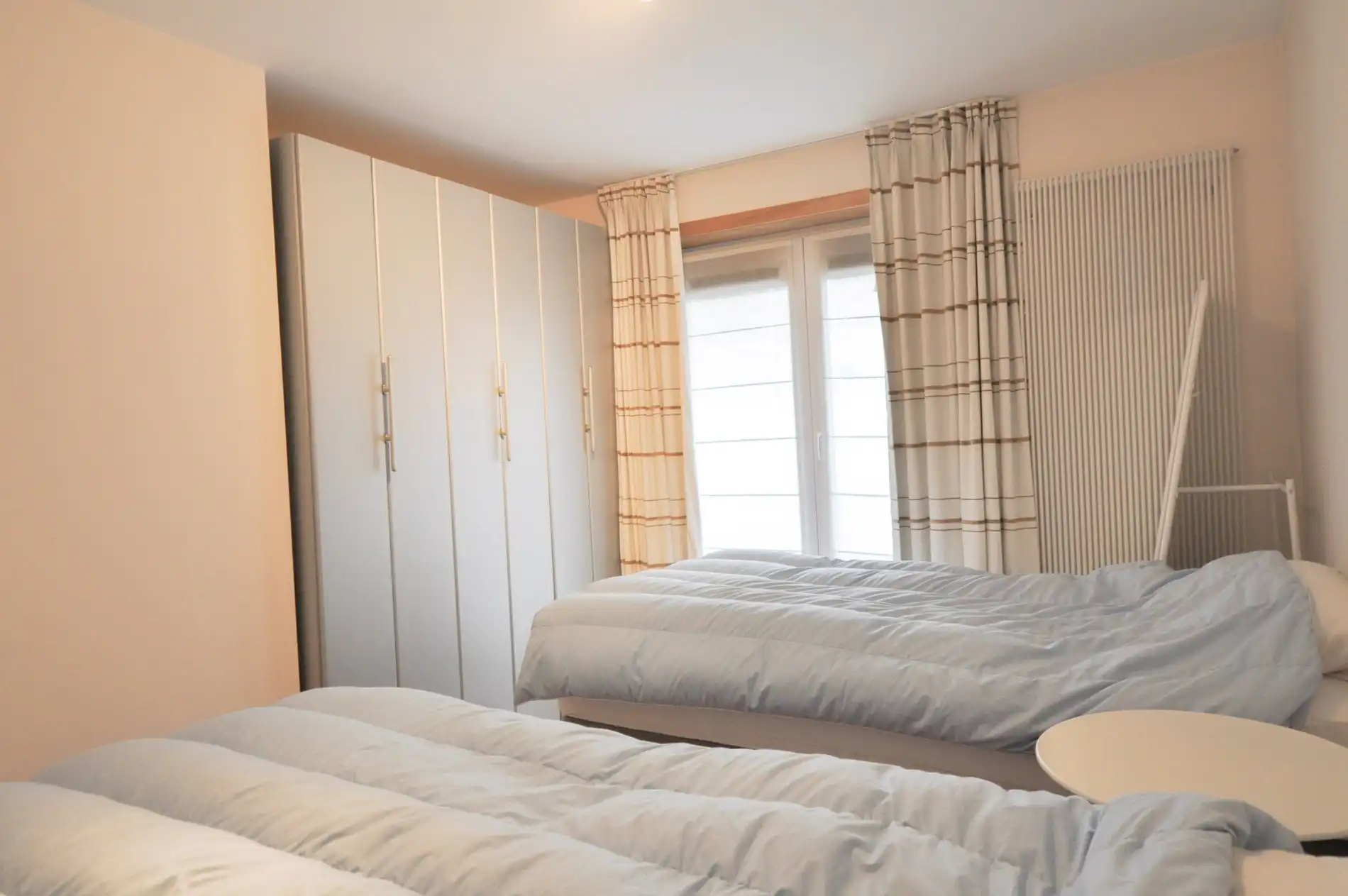 Lichtrijk appartement met een ruim zuidwest gericht terras gelegen nabij het commercieel centrum en het strand. foto 12