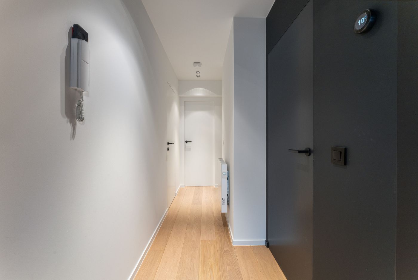 Luxueus gerenoveerd appartement met 2 slaapkamers vlakbij zee foto 9