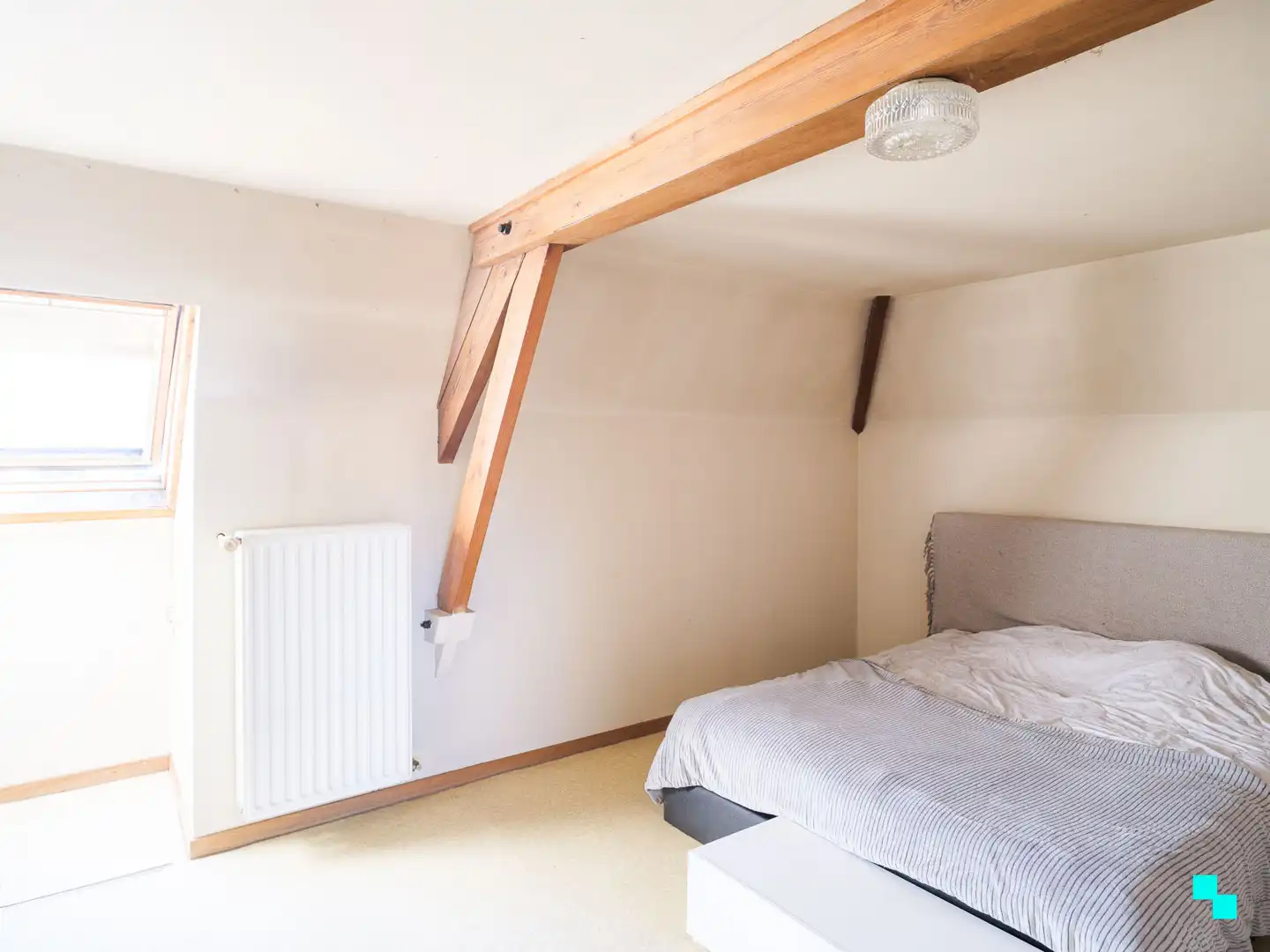 Renovatieproject met uitgestrekte tuin in groene omgeving foto 11