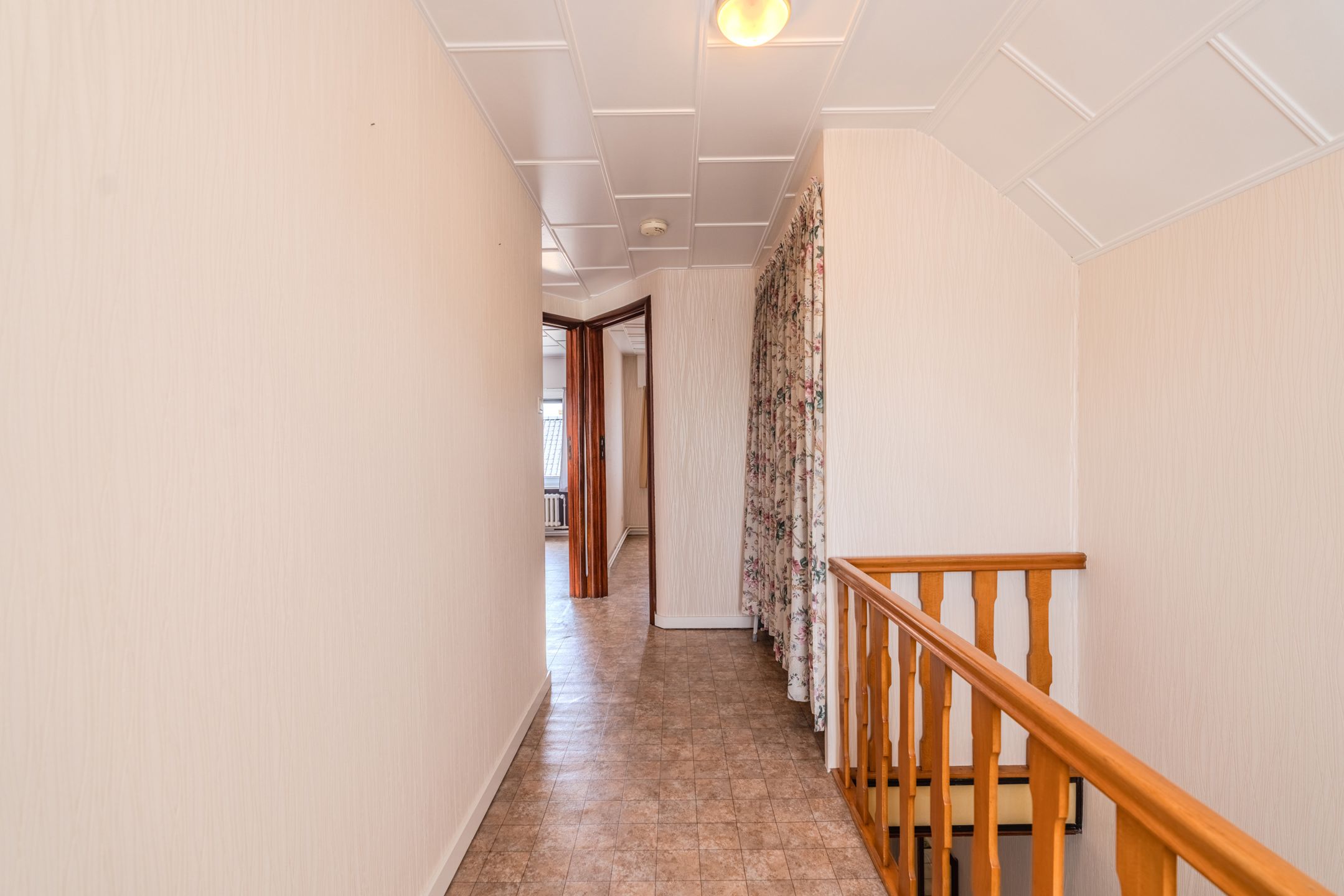 Charmante woning met veel potentieel in hartje Oudenburg! foto 8