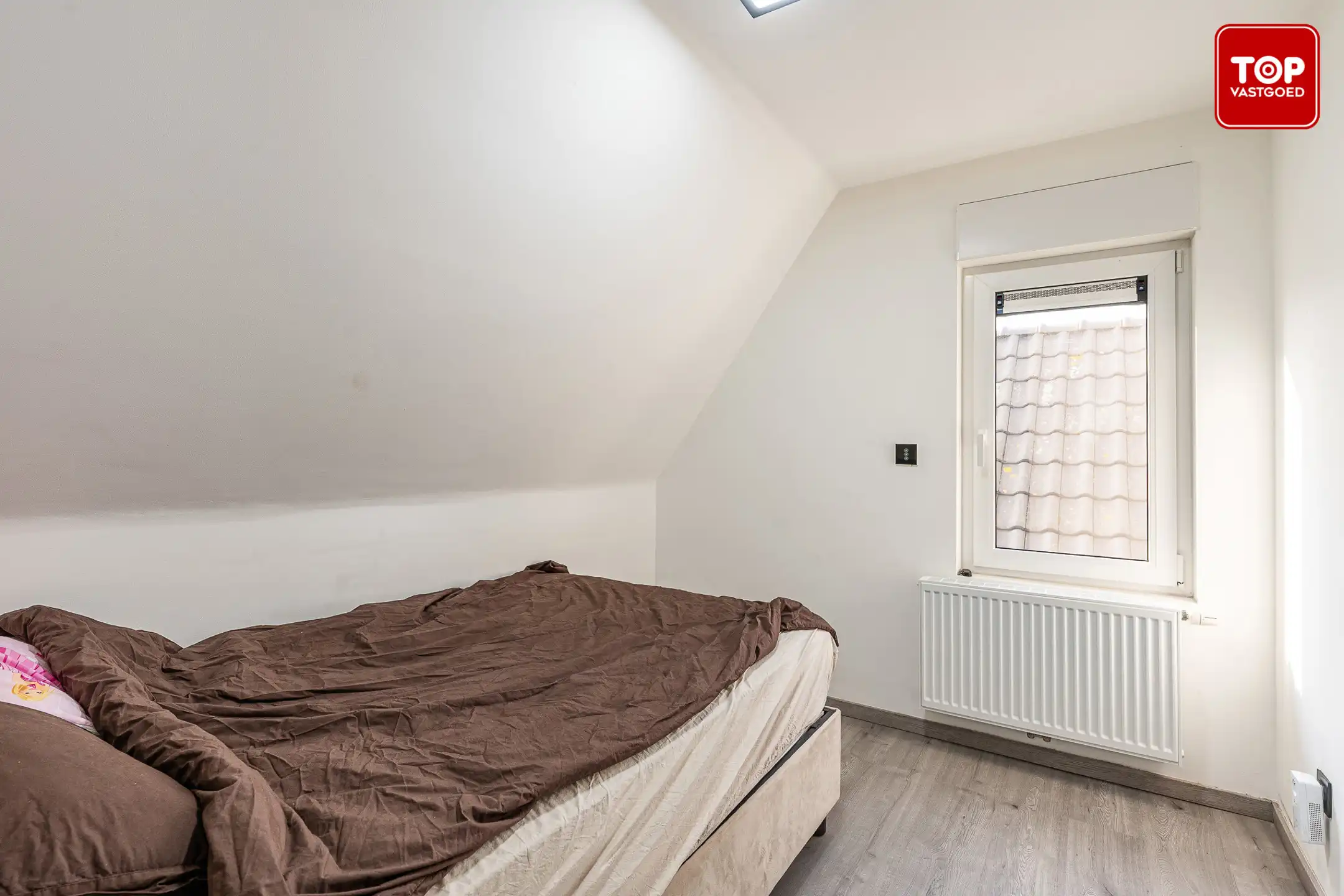 Gerenoveerde open bebouwing met 5 slaapkamers en tuin foto 15