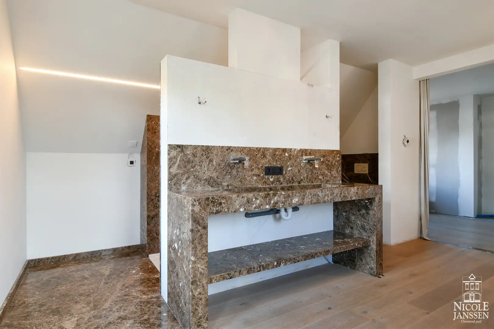 Schitterend landhuis in pastoriestijl met prachtige tuin op een rustige locatie foto 24