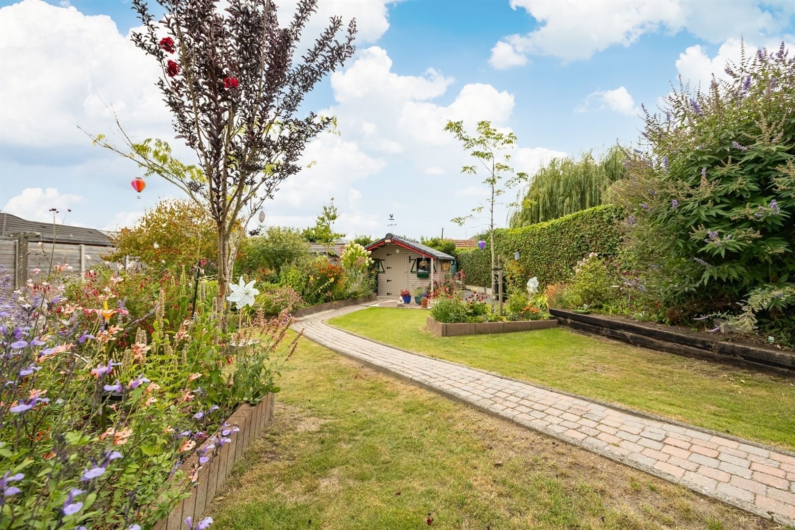 Woning met 3 slaapkamers in een rustige straat foto 18