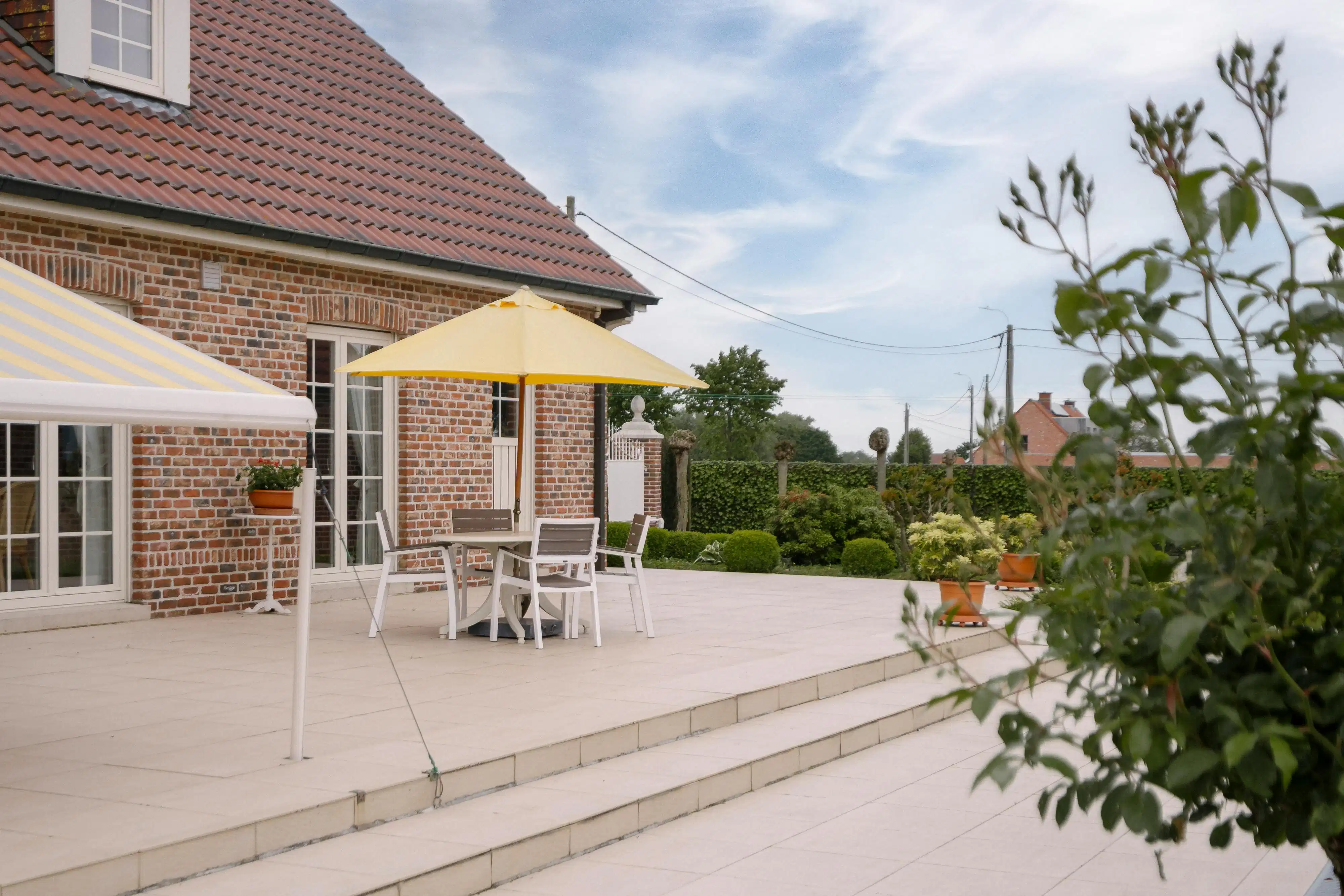 Landelijke villa met bijgebouwen op rustige, groene ligging foto 8