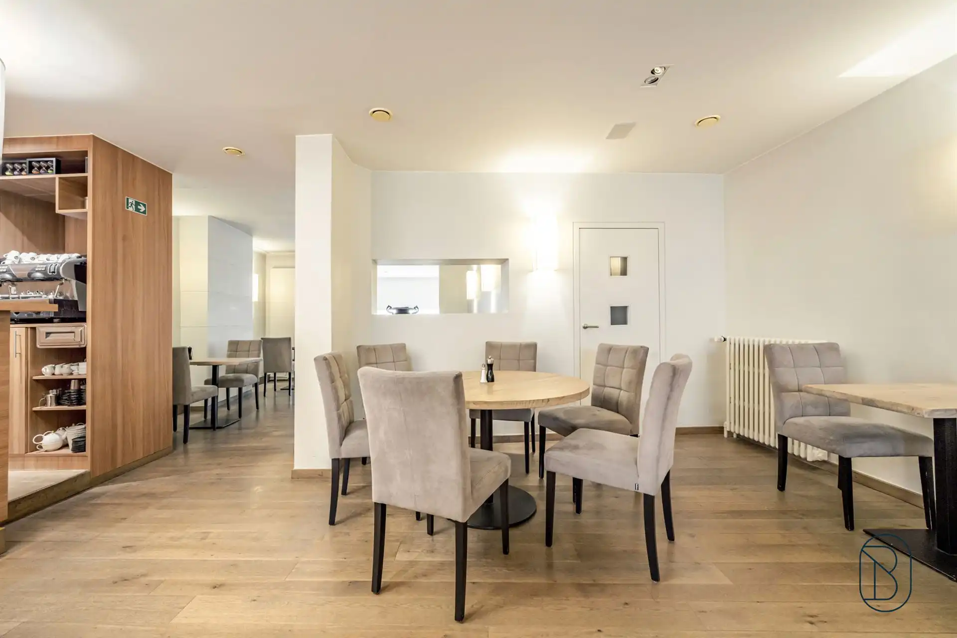 Mooi ingerichte horecazaak met terras en 2 woonsten! foto 4