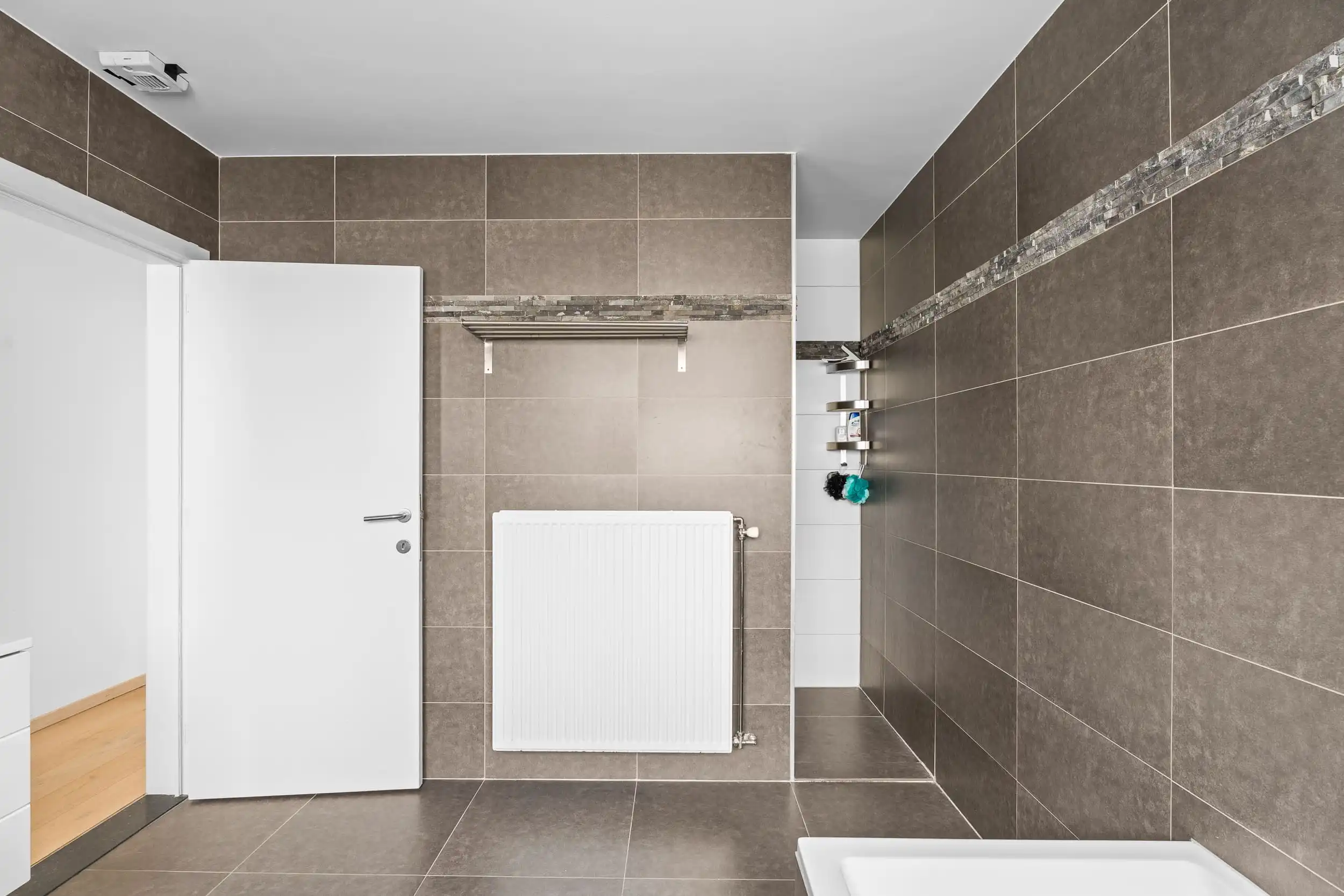 Instapklare halfopen bebouwing met 3 slaapkamers foto 11