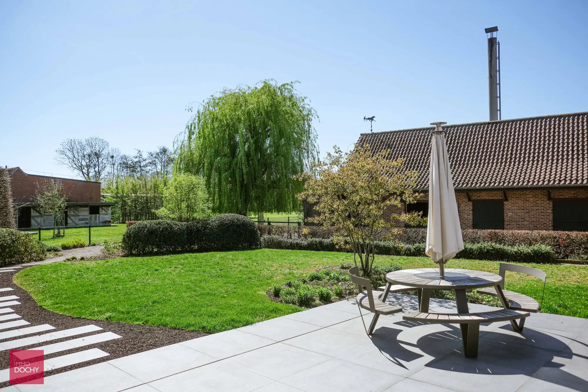 Instapklare ruime villa met grote garage en bijgebouw foto 23