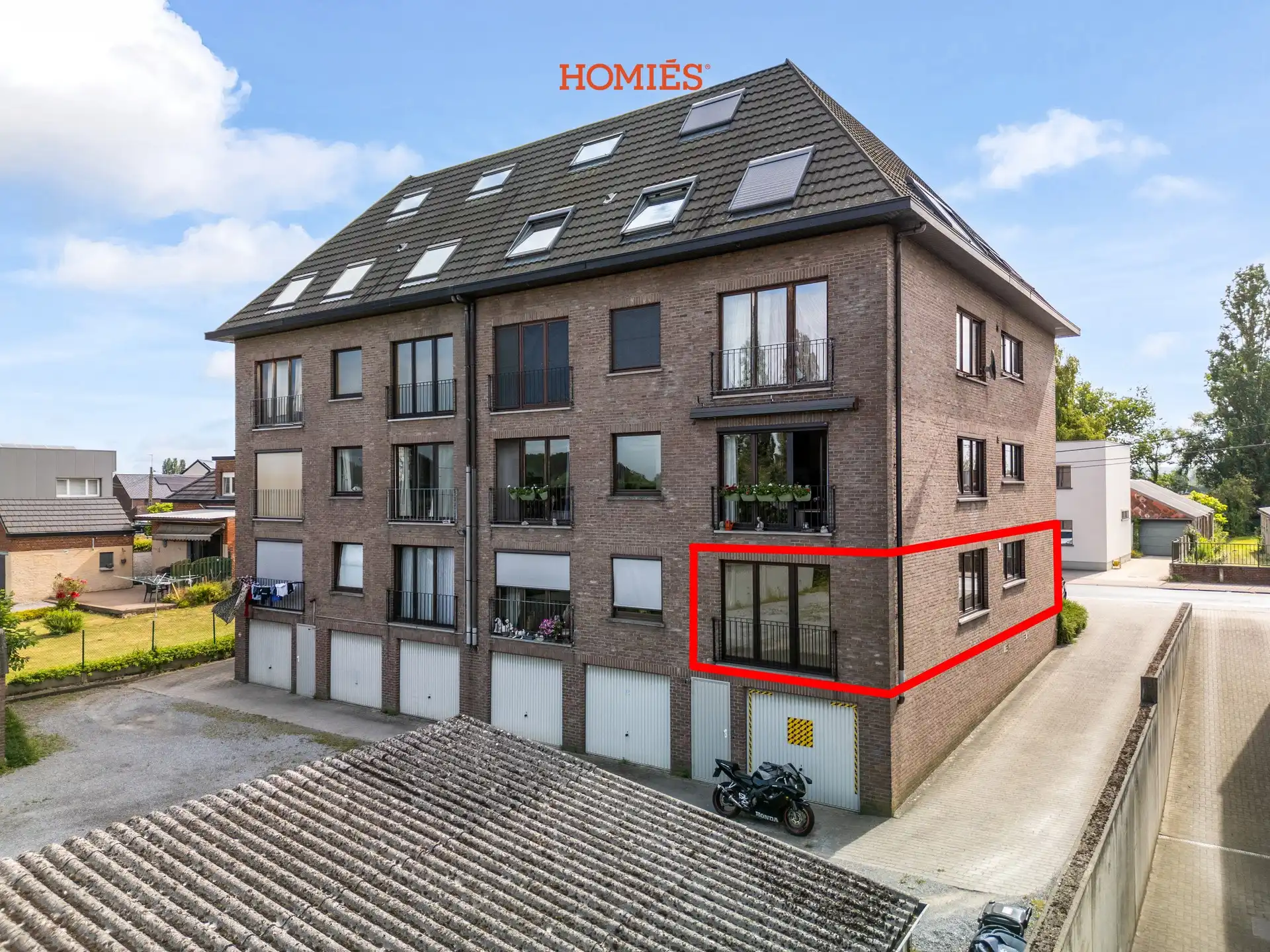 Instapklaar en vernieuwd 2-slaapkamerappartement met garage foto 20