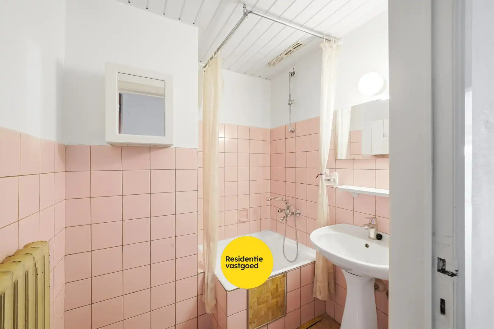 Op te frissen 2-slaapkamerappartement met open zicht te Oostende foto 15