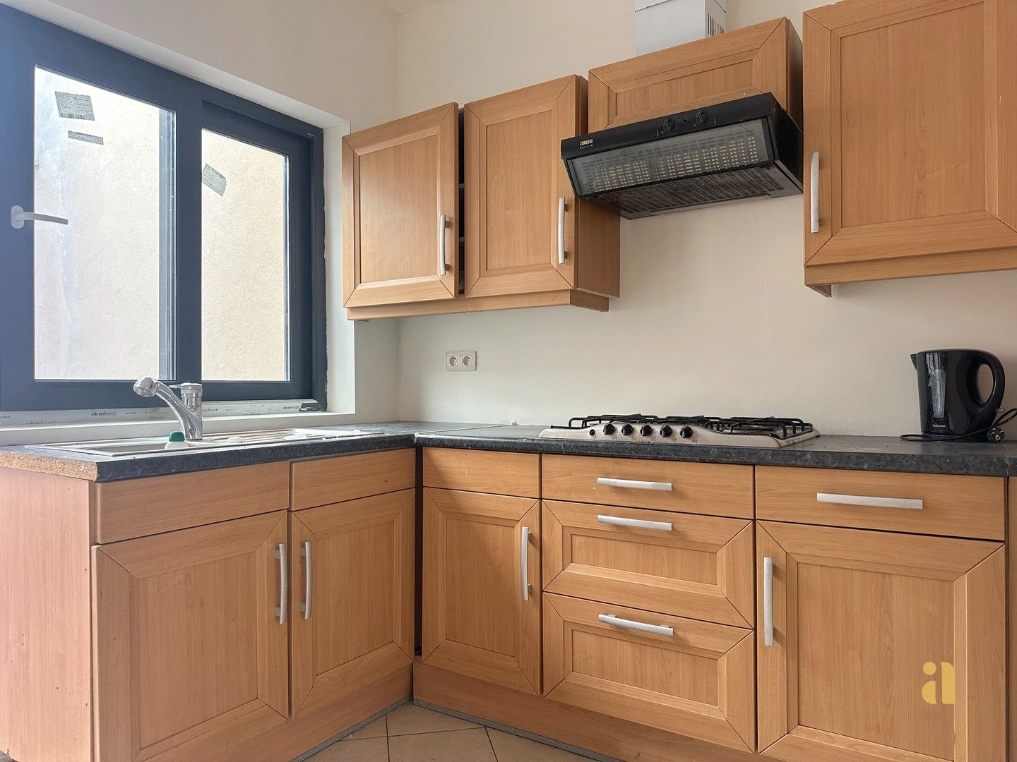 Woning met praktijkruimte of plek voor 2 gezinnen foto 12