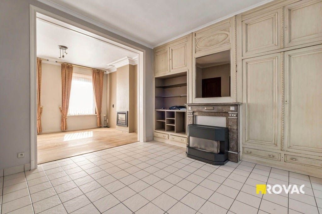 Zeer ruime woning met handelsmogelijkheden foto 8