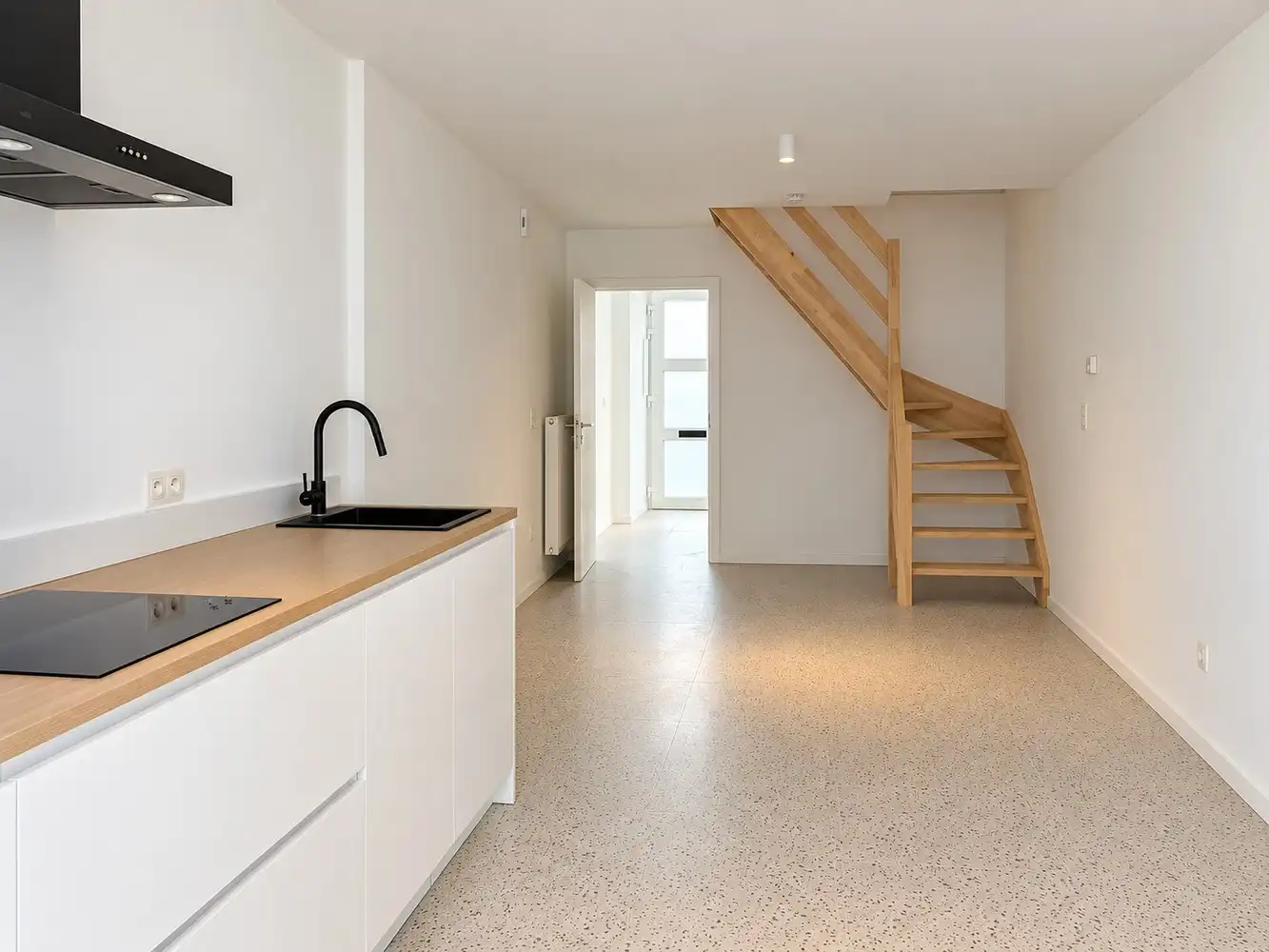 Vernieuwbouwwoning met 3 slaapkamers en koer foto 8
