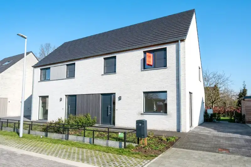 Moderne en energiezuinige nieuwbouwwoning te huur in Sijsele foto {{pictureIndex}}