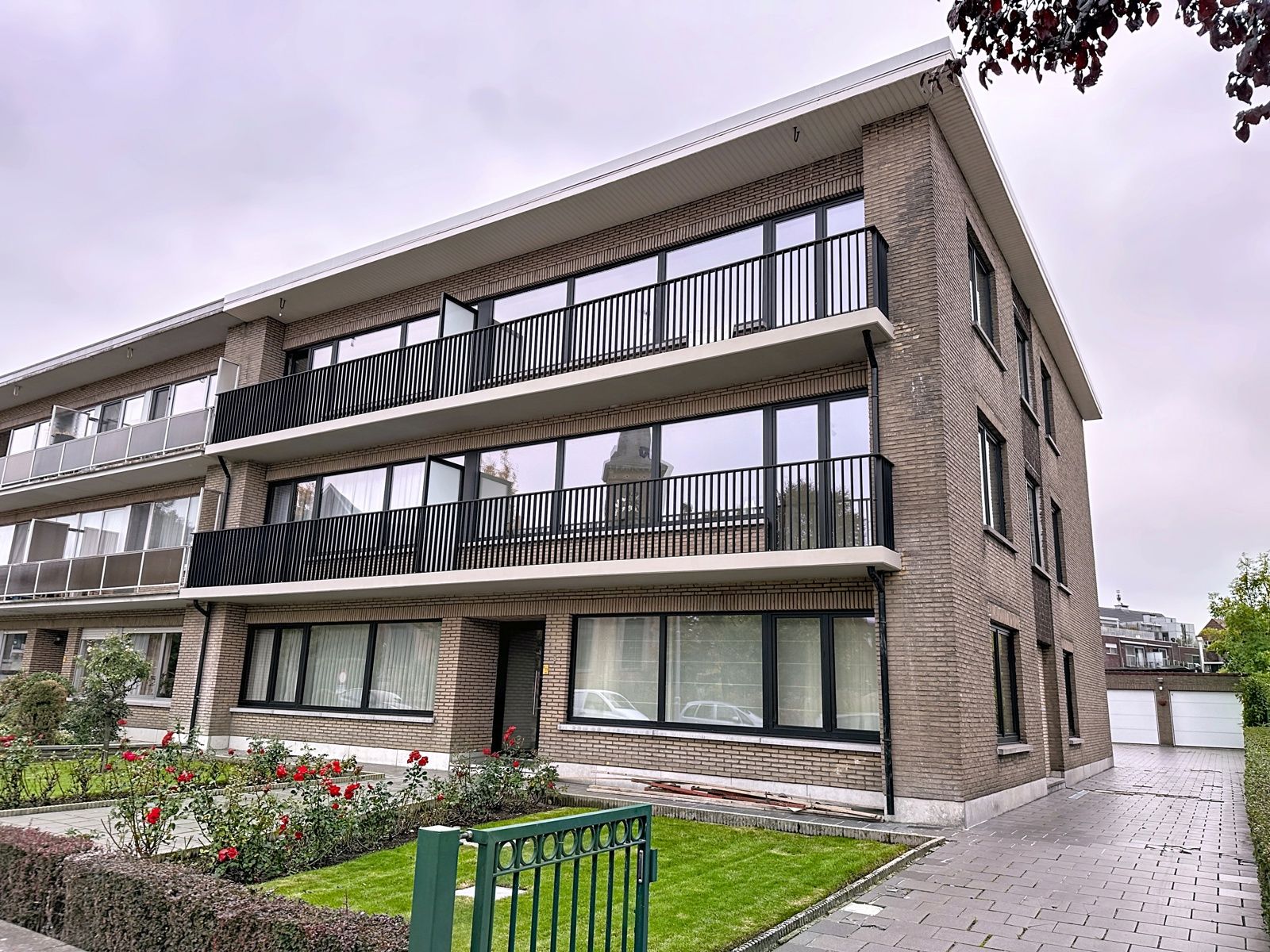 Gerenoveerd appartement in centrum Aartselaar foto 24