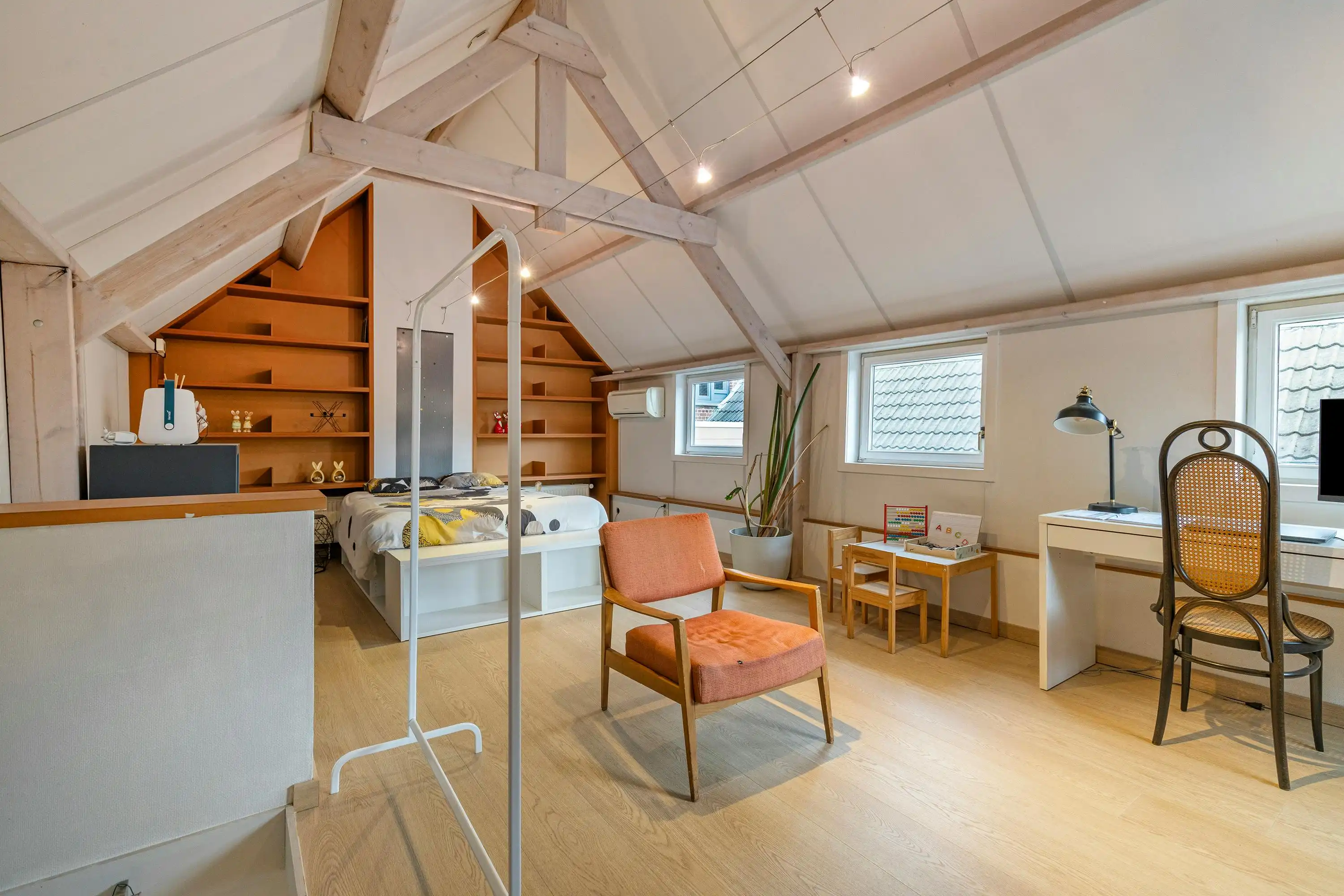 Gerenoveerde burgerwoning met 5 kamers te koop Beveren-Leie foto 24