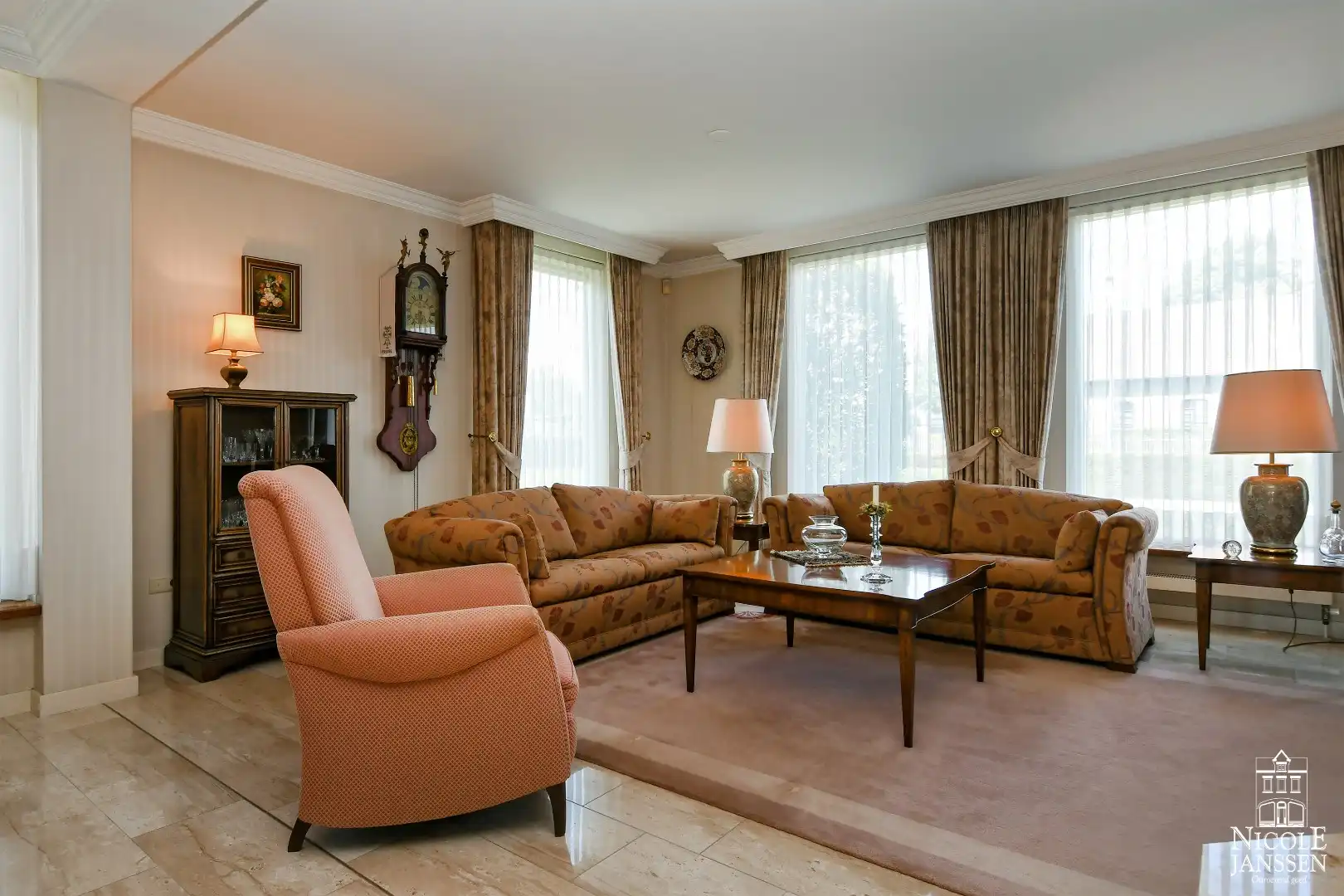 Stijlvol en ruim ingedeeld landhuis met grote tuin in het centrum foto 6