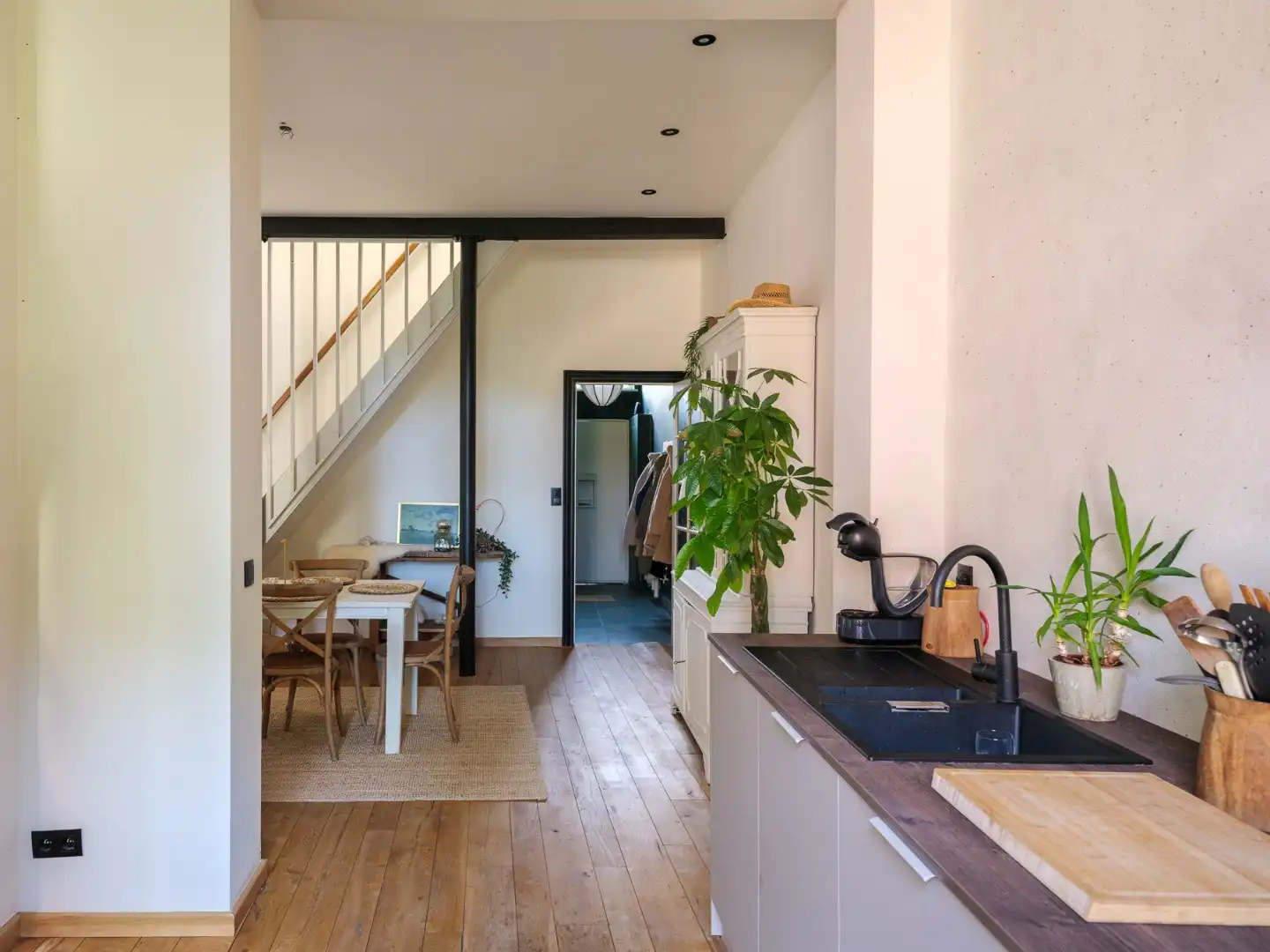 Instapklare woning met overvloedig licht en prachtige tuin foto 14
