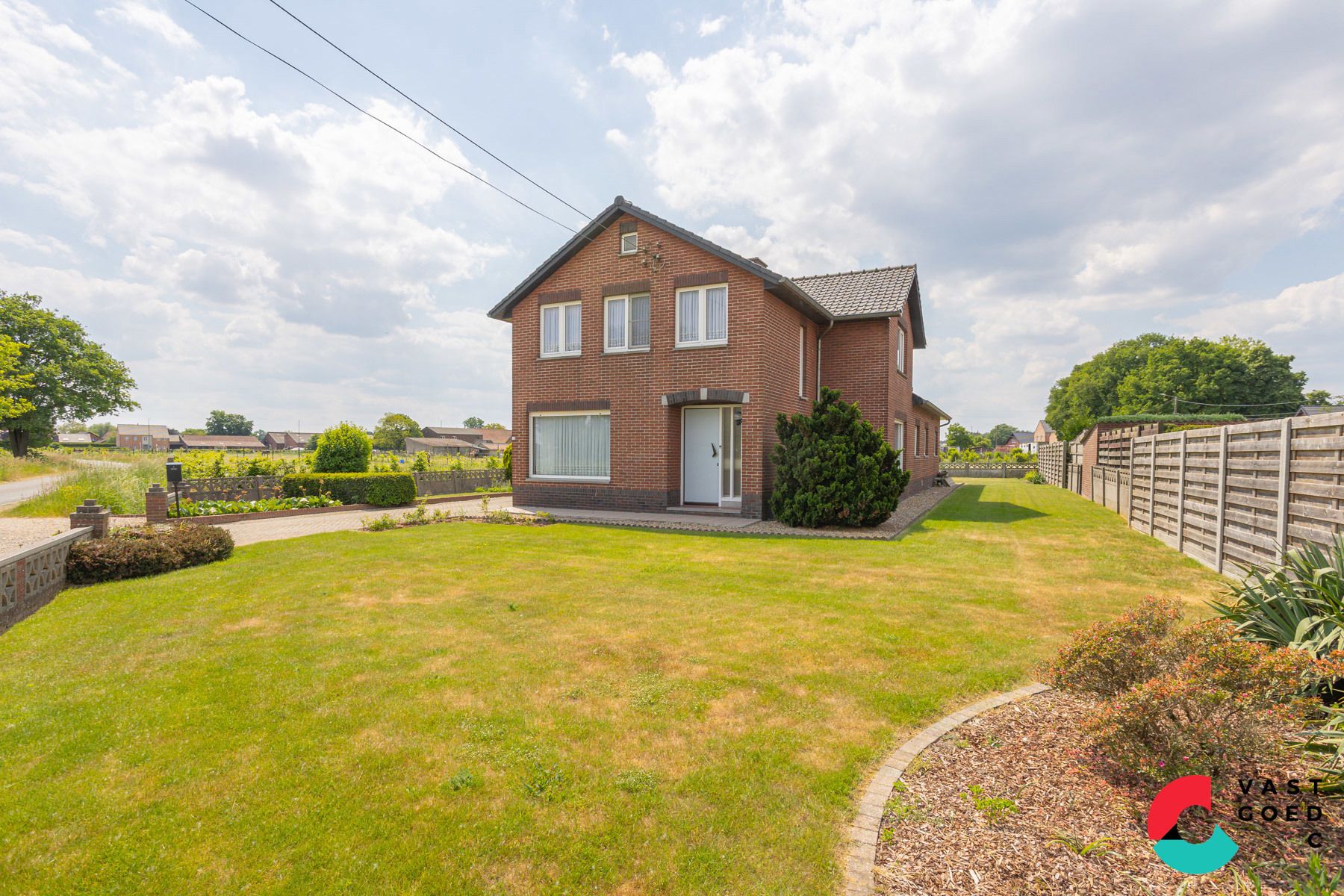 Huis te koop foto {{pictureIndex}}