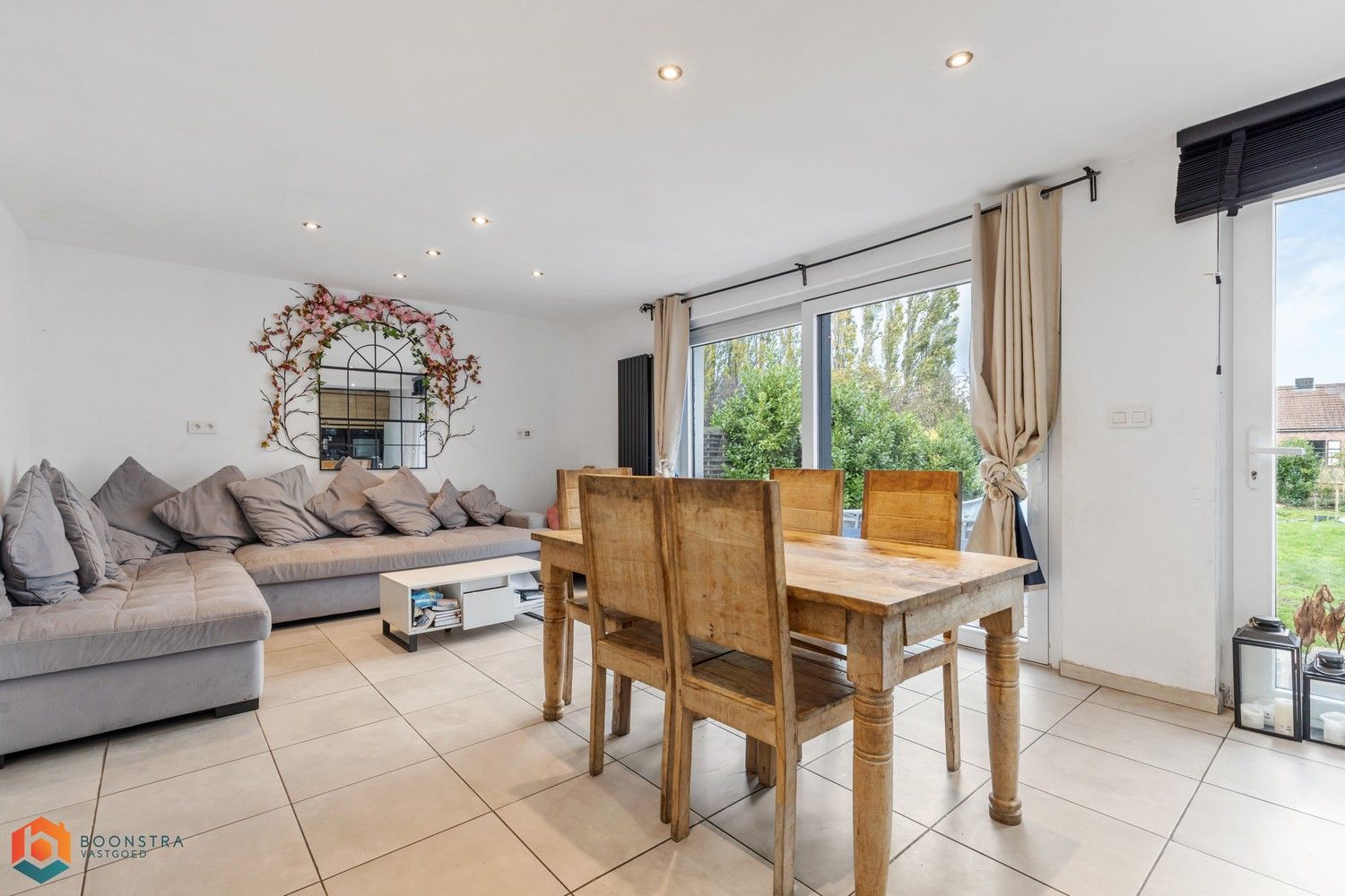 Woning met 4 slpkrs en garage op perceel van 1401 m² foto 2