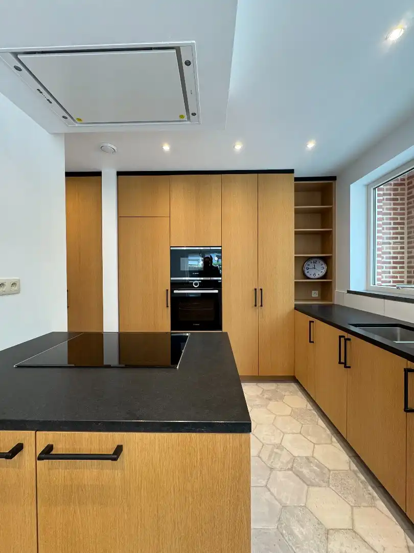 Een 4-gevelwoning met garage en  tuin foto 8