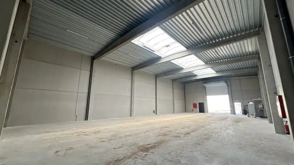 Nieuwbouw magazijn met kantoor te huur in Durmakker Evergem foto 11