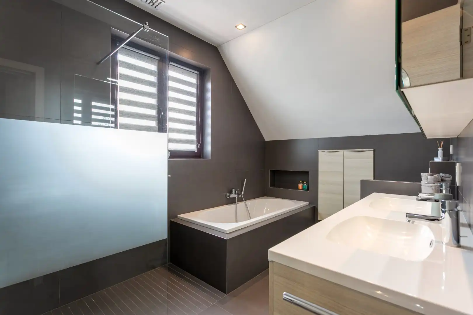 Instapklare gezinswoning met 3 slaapkamers, EPC C en ruime tuin in Buizingen foto 18