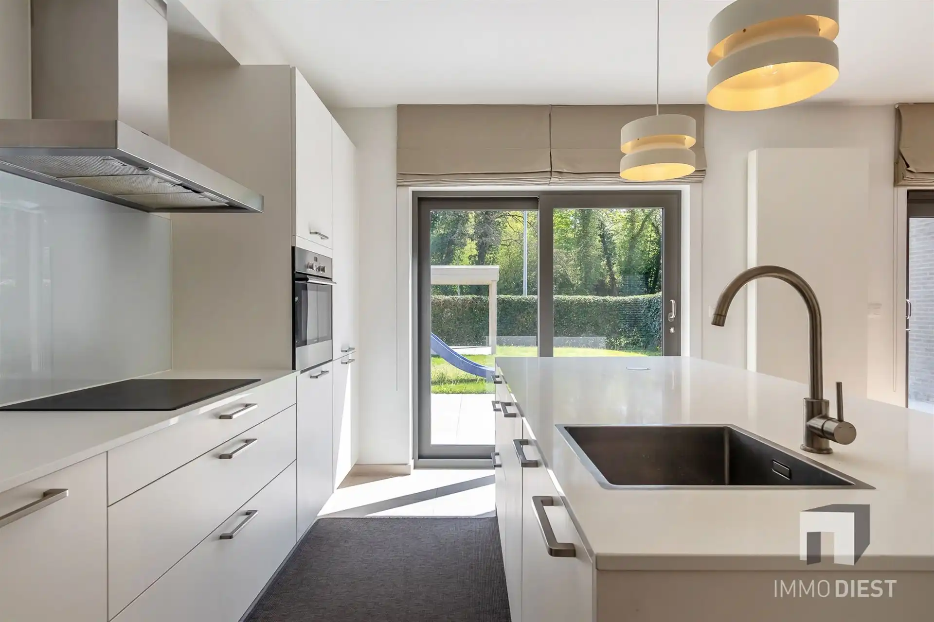 Luxe woning met 4 slaapkamers, 2 badkamers, garage en zonnige tuin foto 12