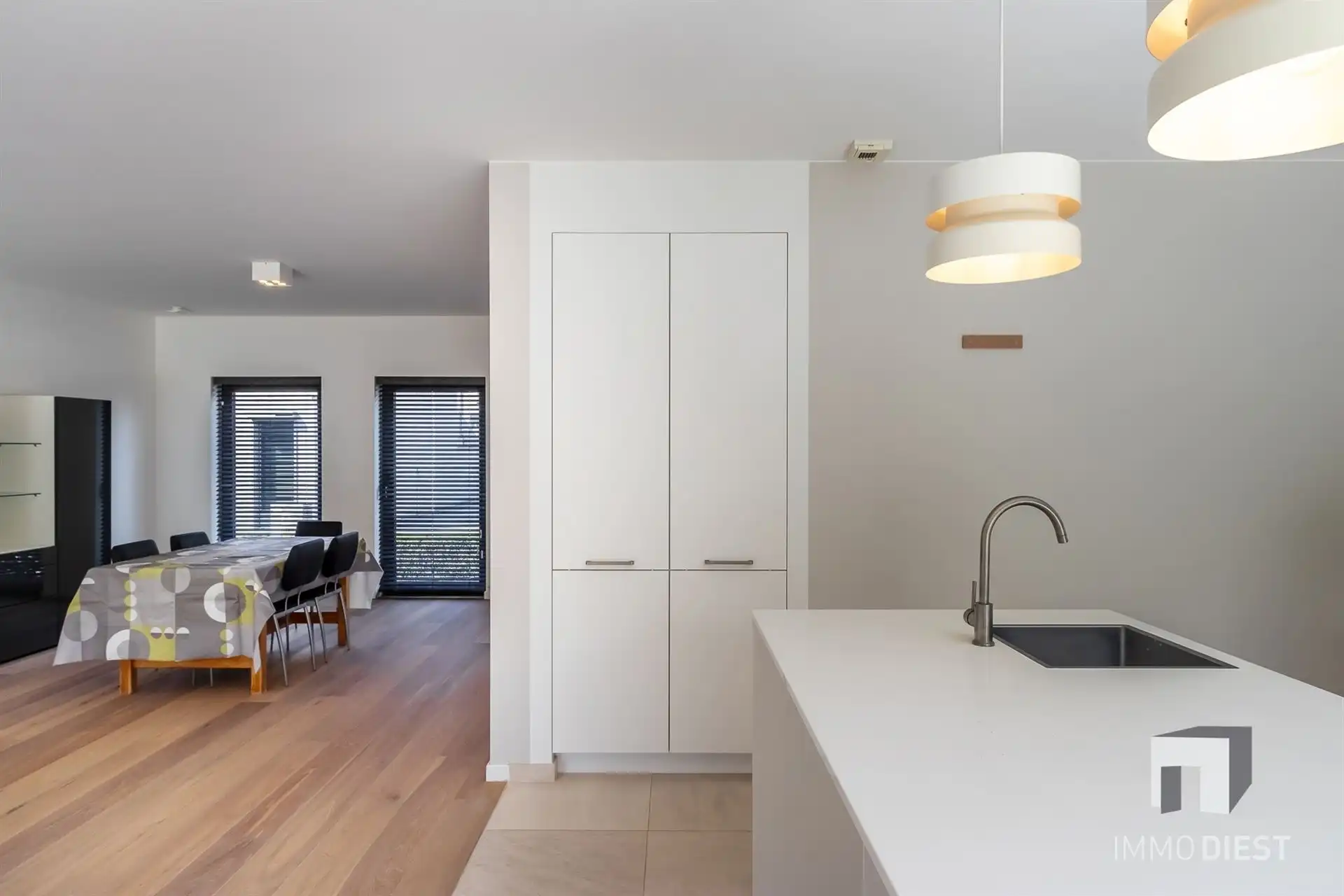 Luxe woning met 4 slaapkamers, 2 badkamers, garage en zonnige tuin foto 12