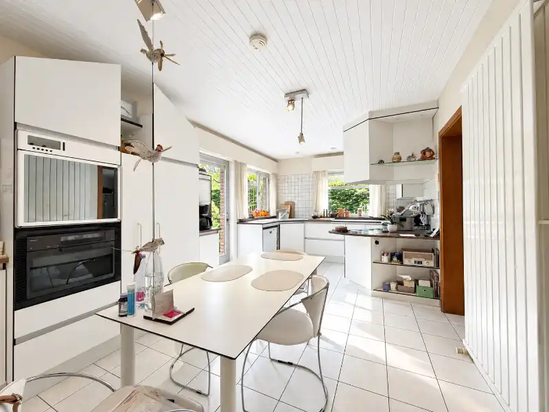 Ruime woning met kantoor en prachtige tuin op toplocatie foto 18