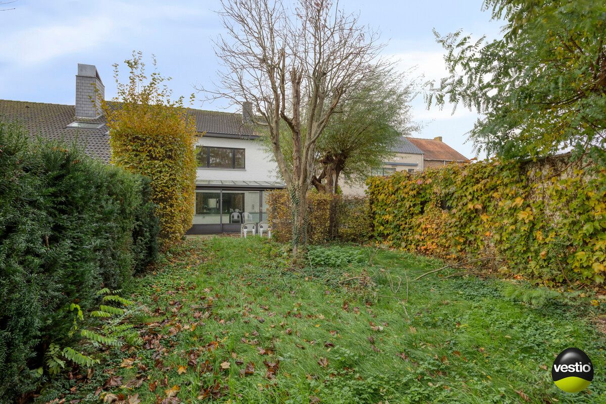 RUSTIG GELEGEN HALF VRIJSTAANDE WONING OP 4A5CA STADSRAND BILZEN. foto 3